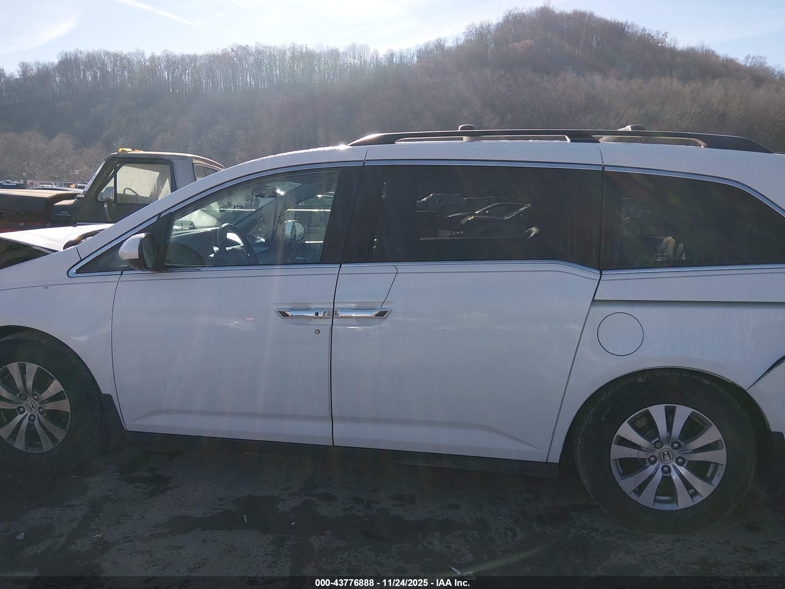 2014 Honda Odyssey Ex-l White vin: 5FNRL5H63EB122249