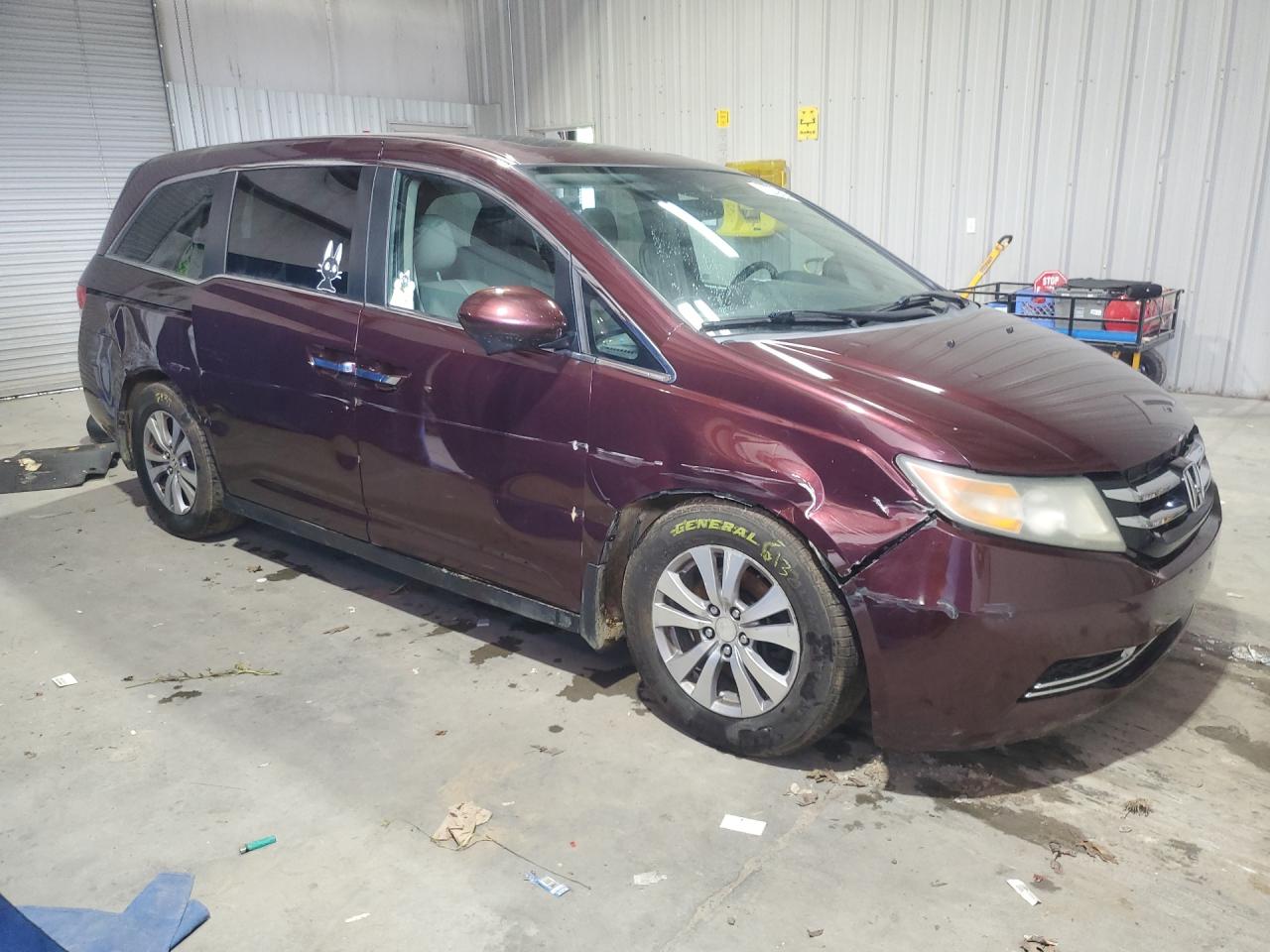 2015 Honda Odyssey Exl Maroon vin: 5FNRL5H63FB087598 Damage: Right Qtr Panel, Dent(S) W/ Paint Dmg, > 12 Inches