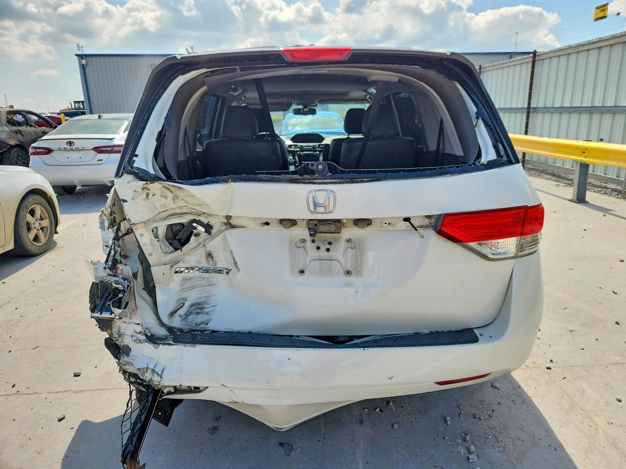 2015 Honda Odyssey Exl White vin: 5FNRL5H63FB124486