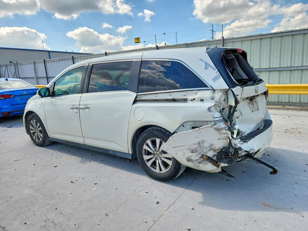 2015 Honda Odyssey Exl White vin: 5FNRL5H63FB124486