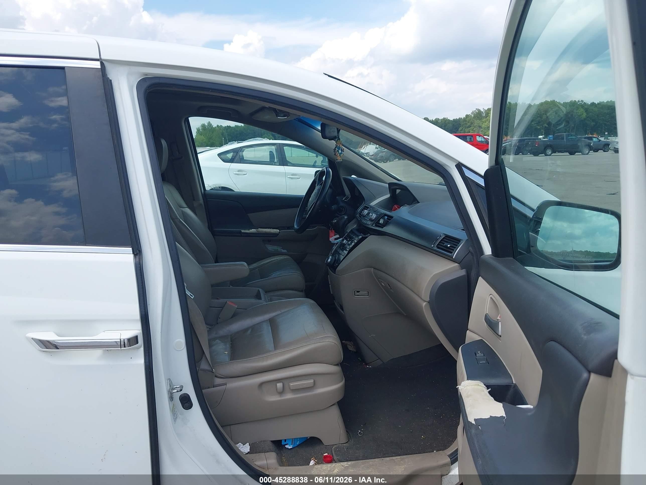 2011 Honda Odyssey Ex-l White vin: 5FNRL5H64BB001080