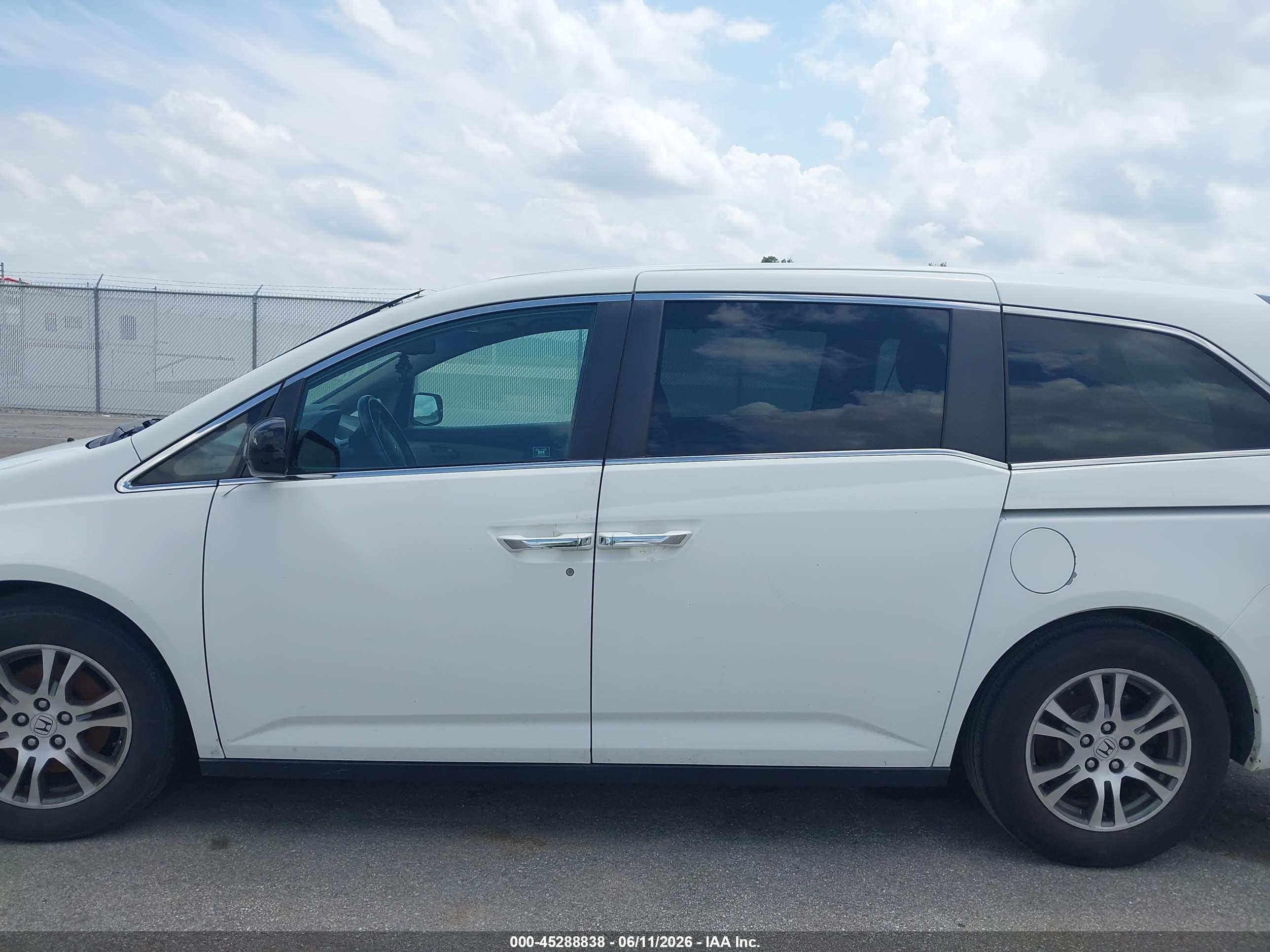 2011 Honda Odyssey Ex-l White vin: 5FNRL5H64BB001080