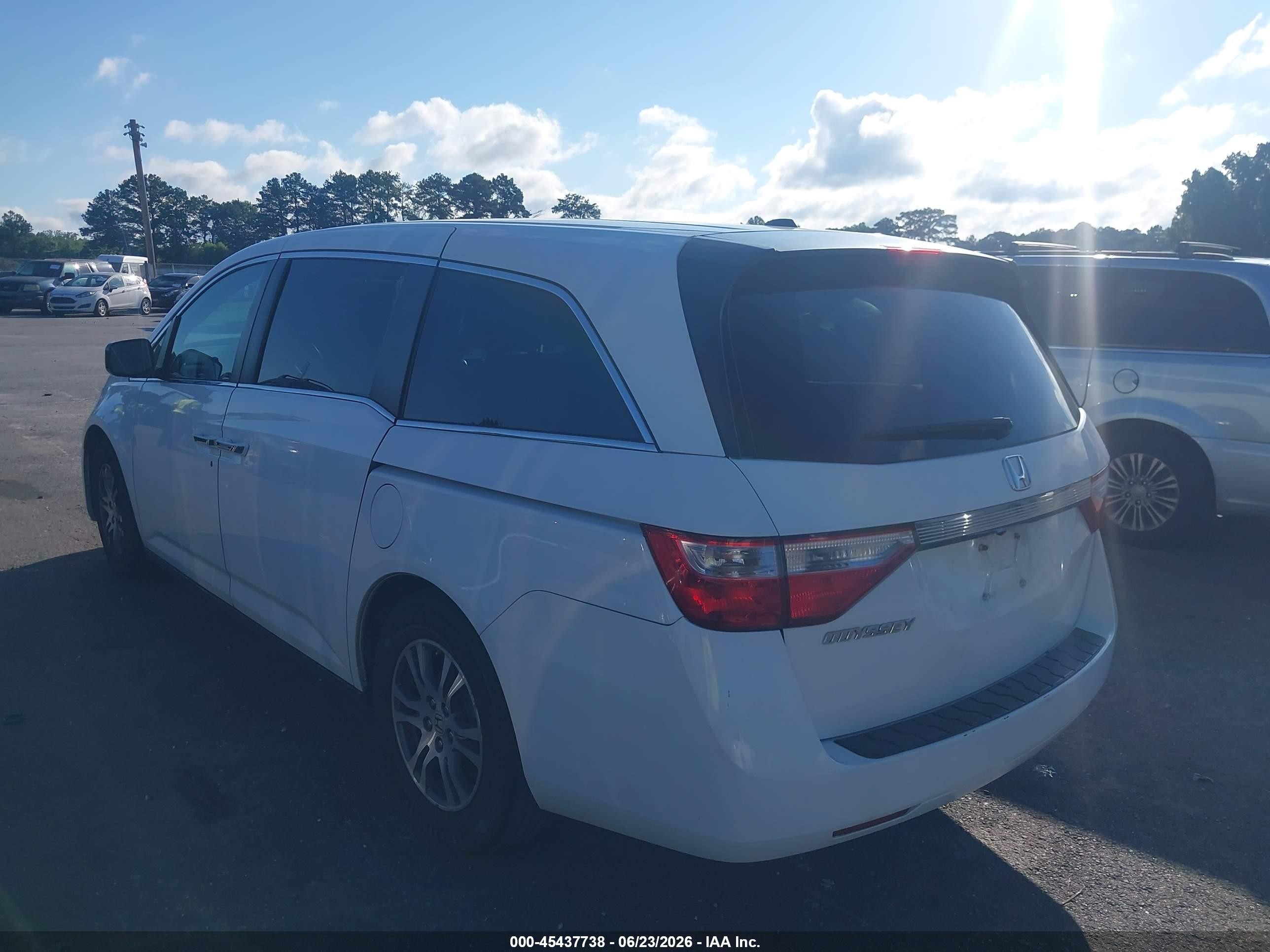 2011 Honda Odyssey Ex-l White vin: 5FNRL5H64BB084588