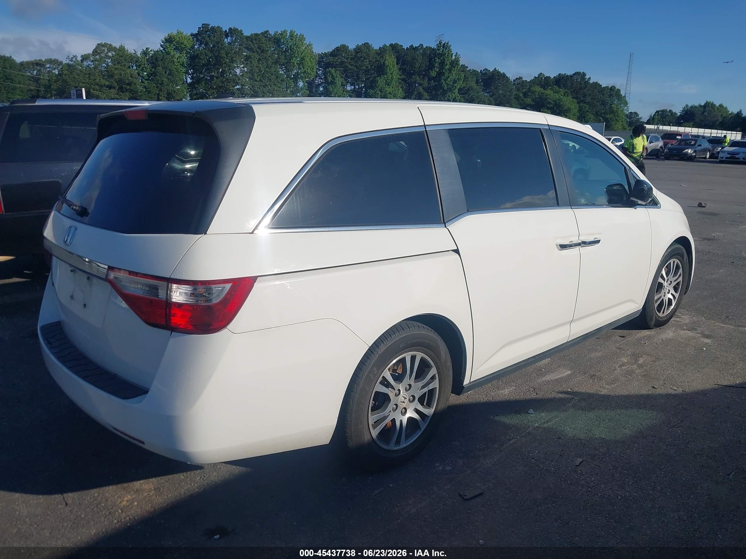 2011 Honda Odyssey Ex-l White vin: 5FNRL5H64BB084588