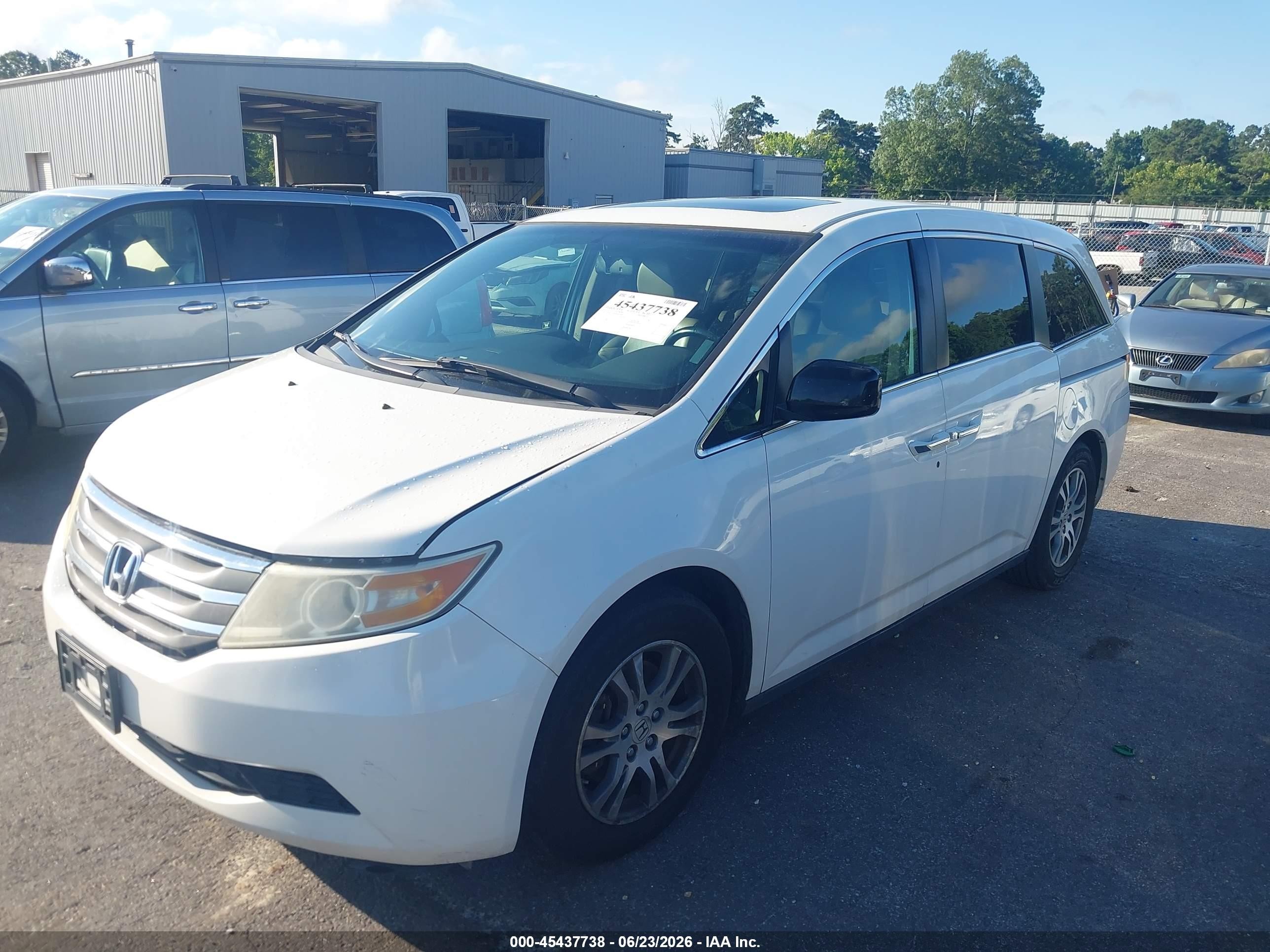 2011 Honda Odyssey Ex-l White vin: 5FNRL5H64BB084588