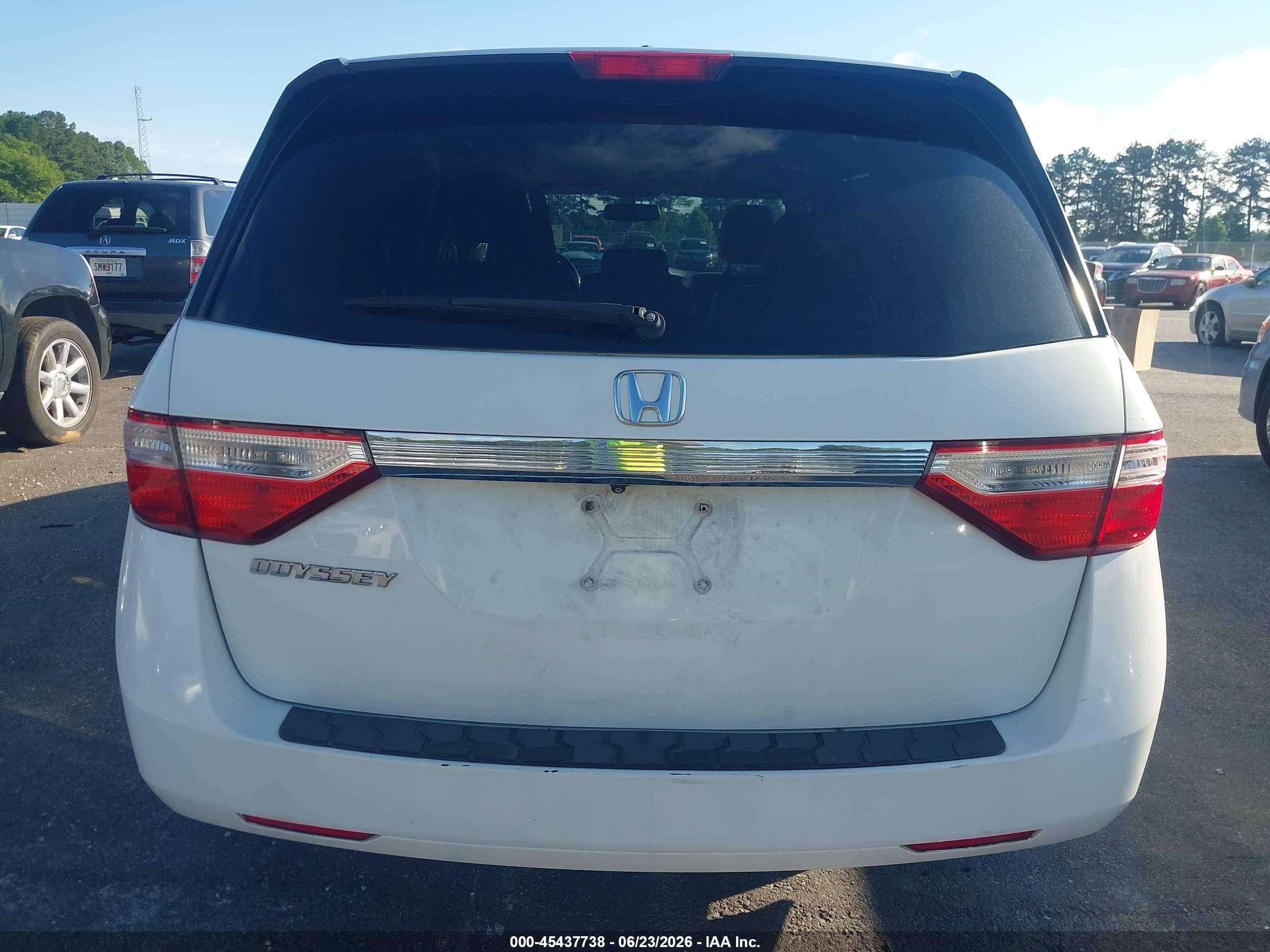 2011 Honda Odyssey Ex-l White vin: 5FNRL5H64BB084588