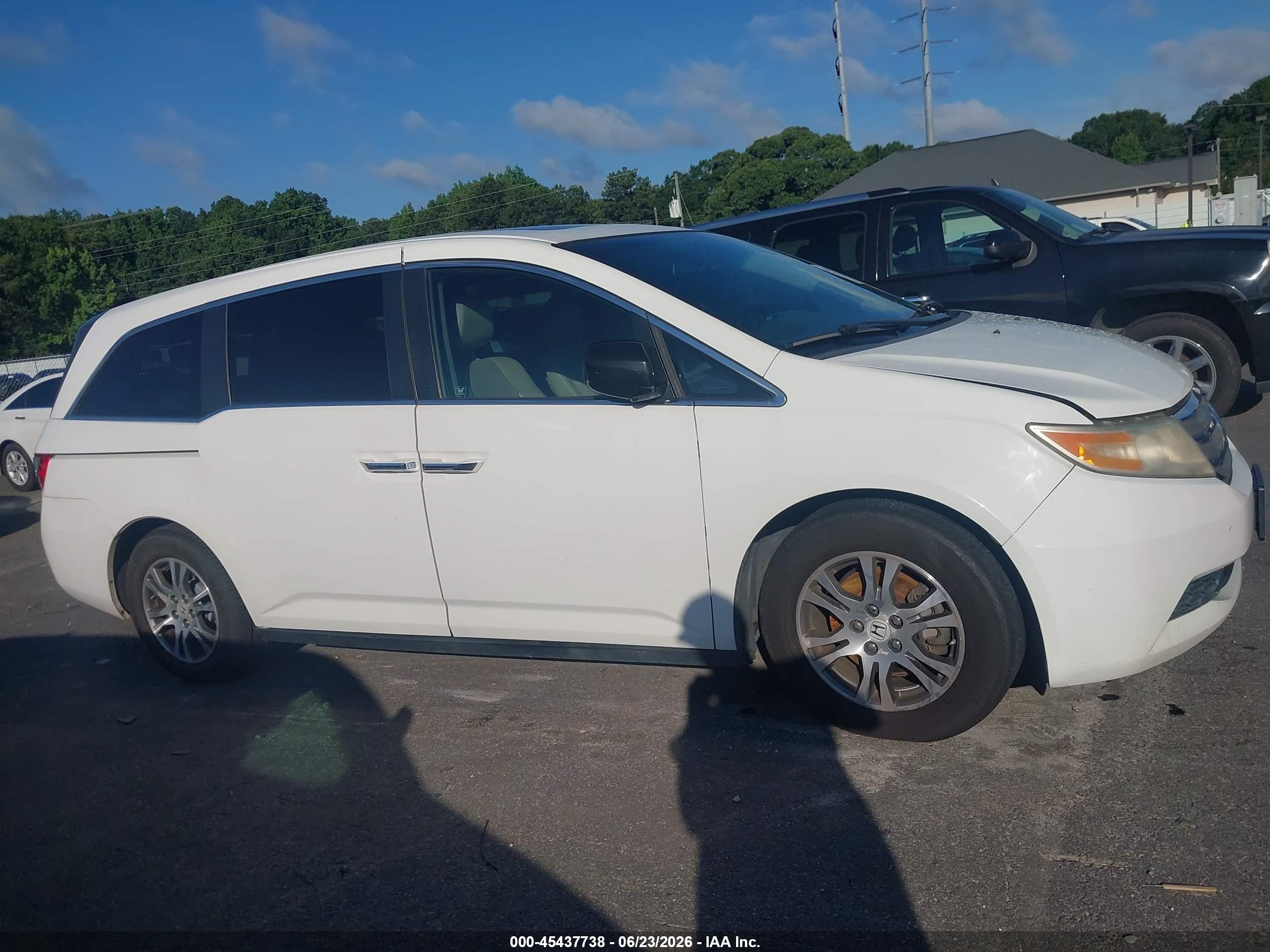 2011 Honda Odyssey Ex-l White vin: 5FNRL5H64BB084588