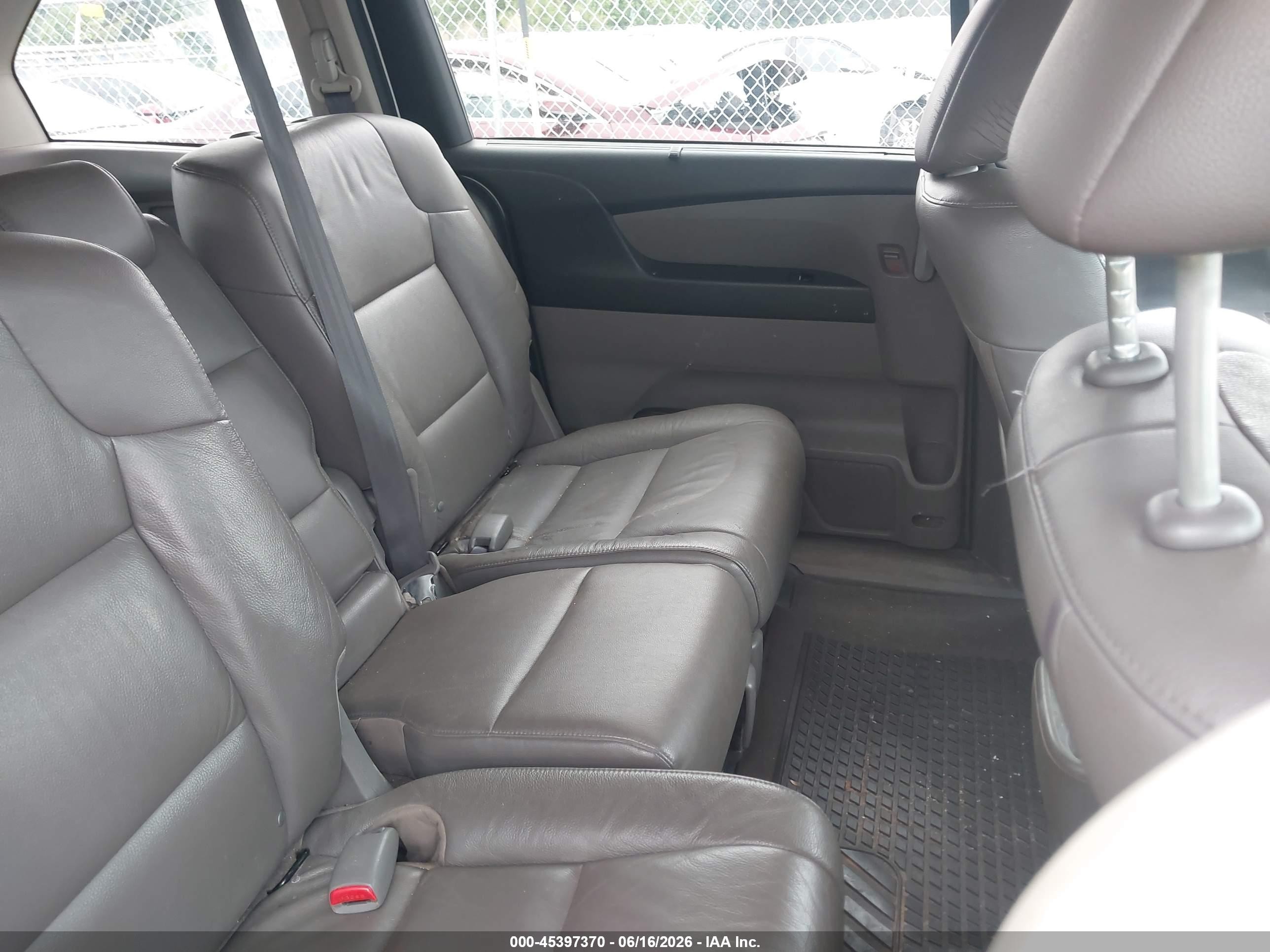 2011 Honda Odyssey Ex-l White vin: 5FNRL5H64BB100062