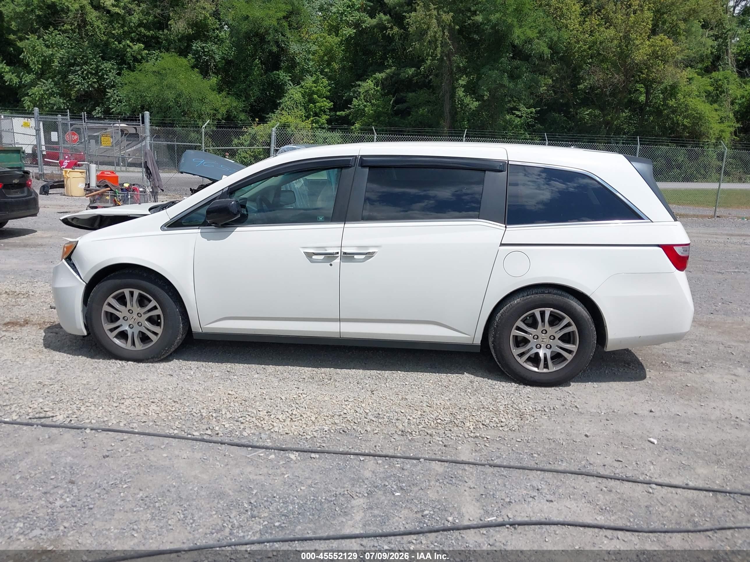 2011 Honda Odyssey Ex-l White vin: 5FNRL5H64BB103124