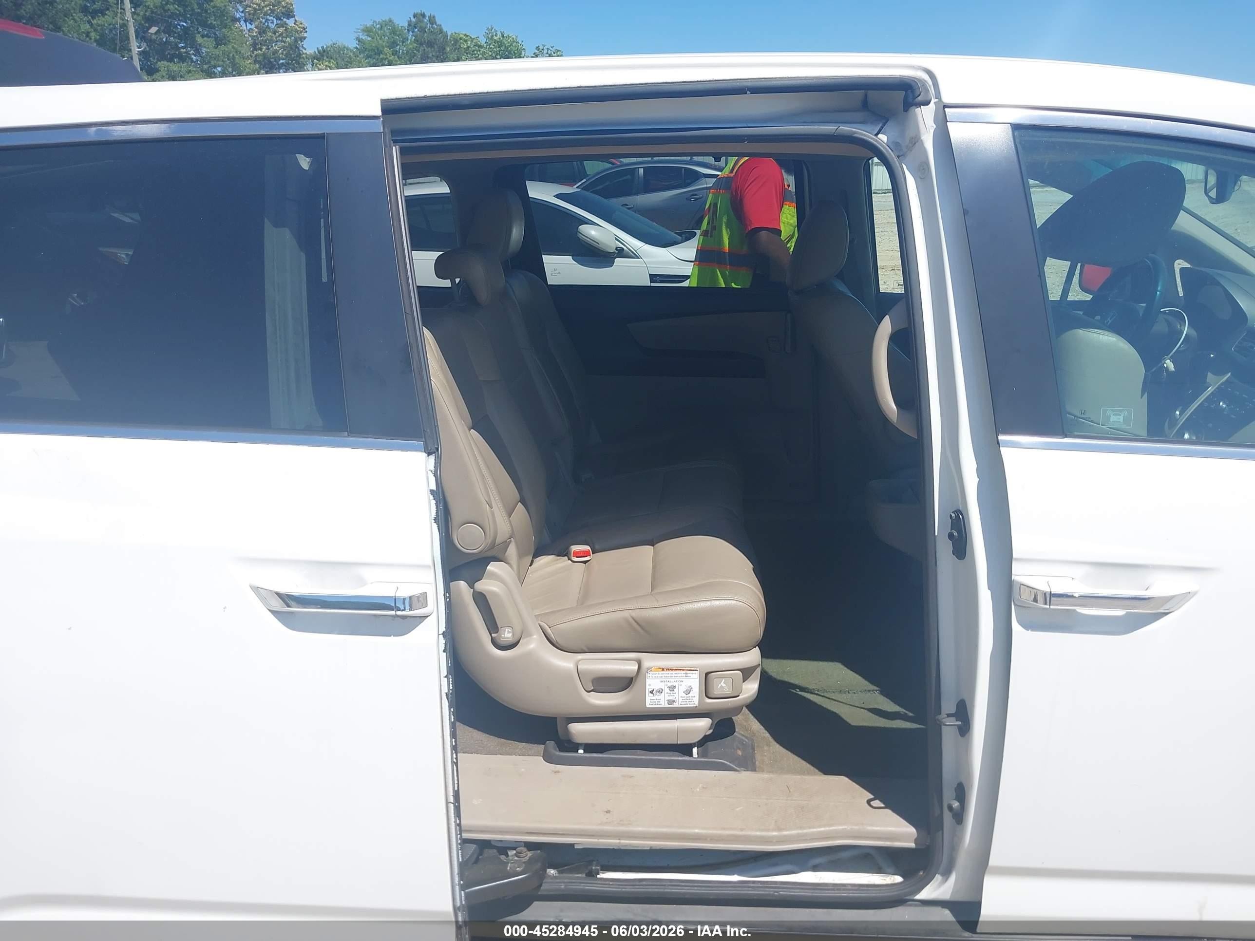 2012 Honda Odyssey Ex-l White vin: 5FNRL5H64CB115033