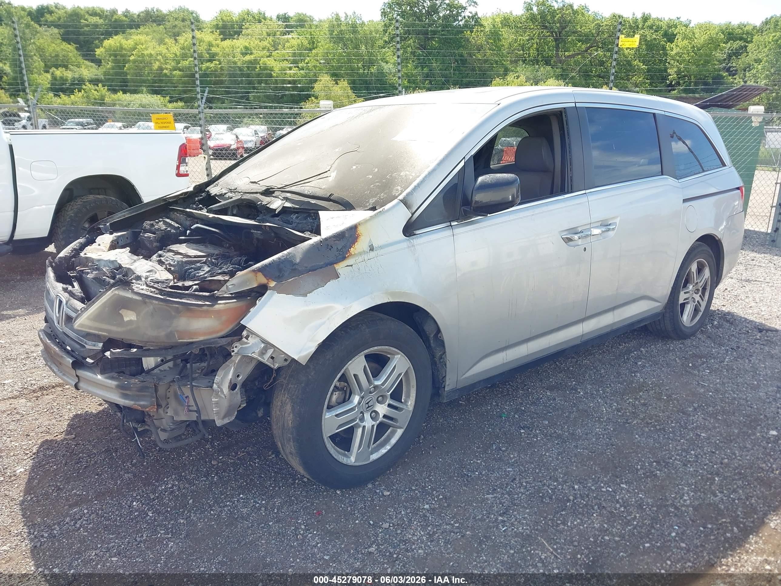 2013 Honda Odyssey Ex-l Silver vin: 5FNRL5H64DB011305