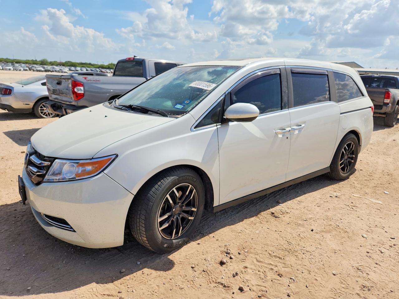 2014 Honda Odyssey Exl White vin: 5FNRL5H64EB069447