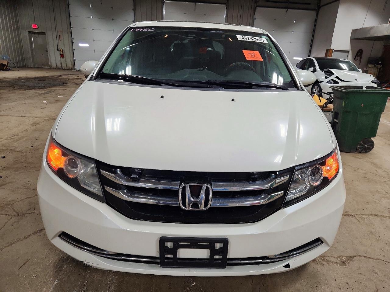 2014 Honda Odyssey Exl White vin: 5FNRL5H64EB114340