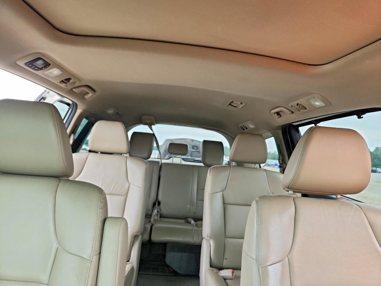 2014 Honda Odyssey Exl White vin: 5FNRL5H64EB117139