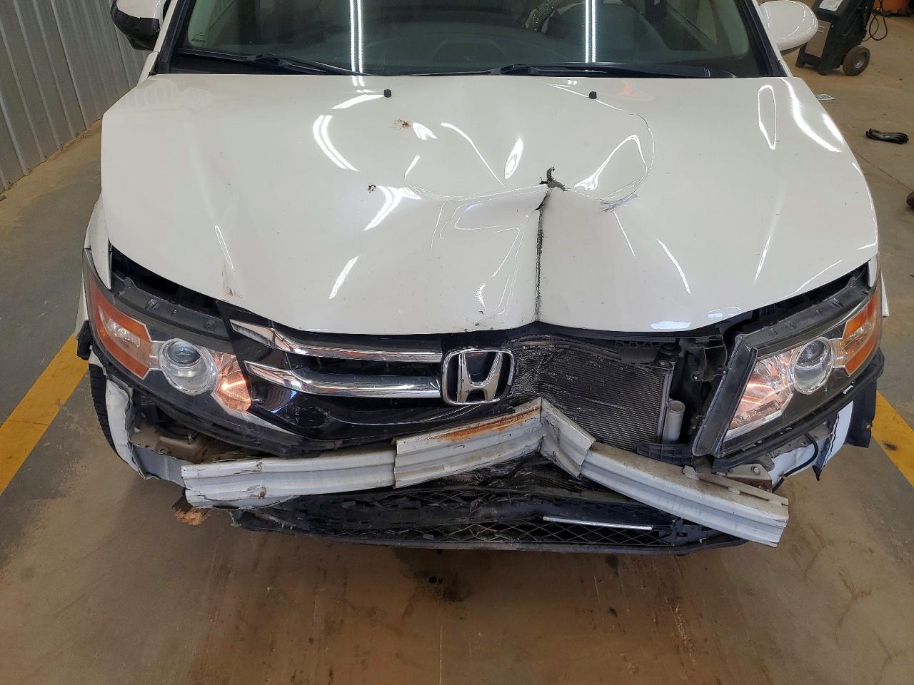 2016 Honda Odyssey Exl White vin: 5FNRL5H64GB074991