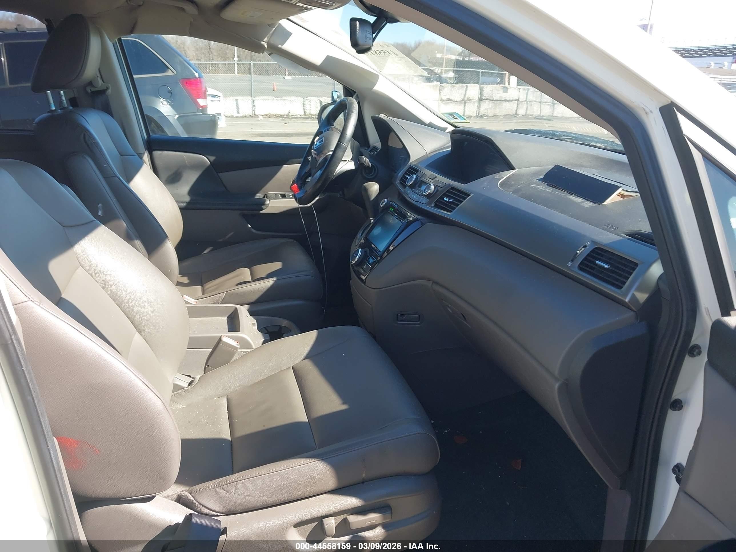 2016 Honda Odyssey Ex-l White vin: 5FNRL5H64GB085361