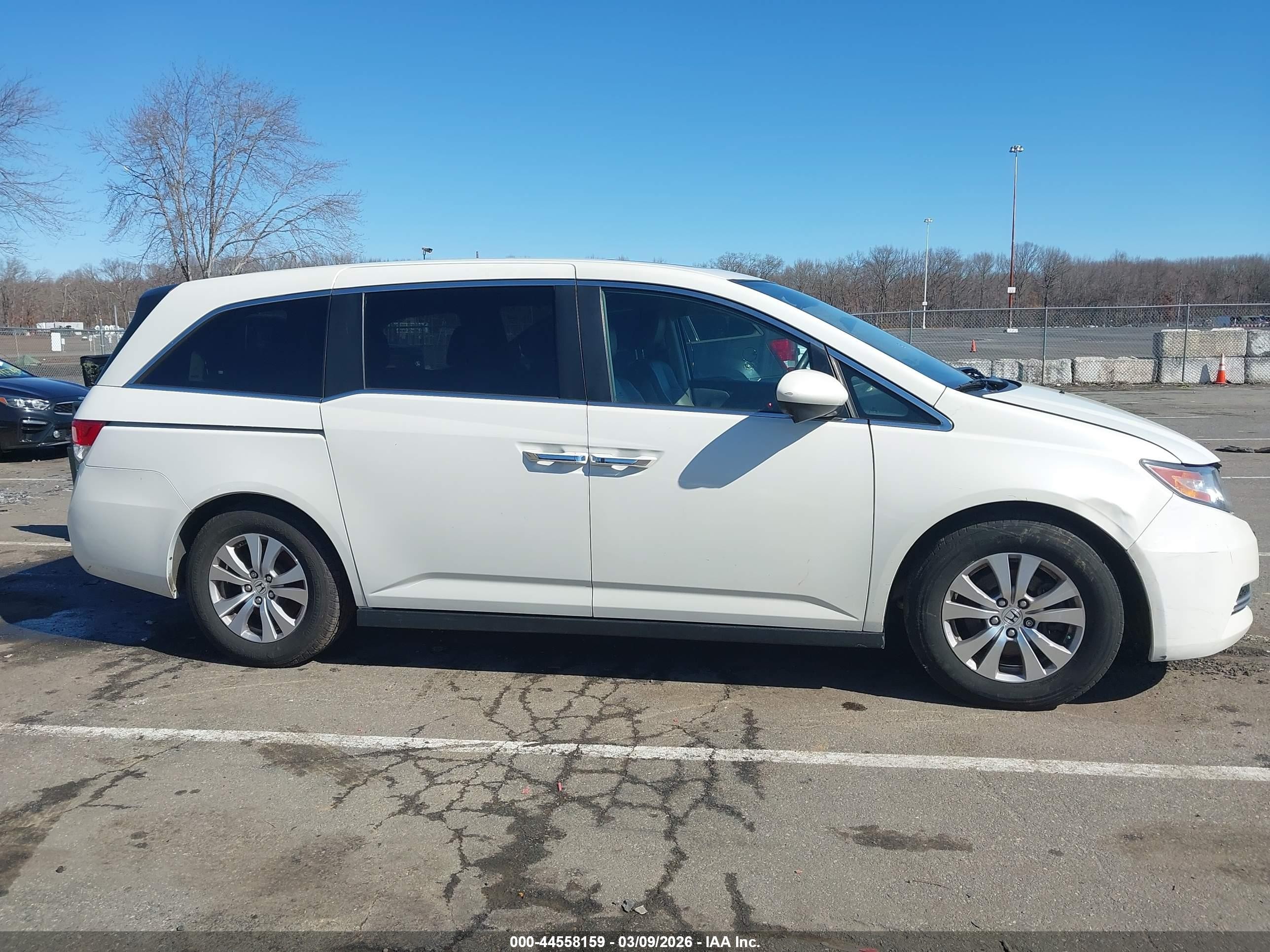 2016 Honda Odyssey Ex-l White vin: 5FNRL5H64GB085361
