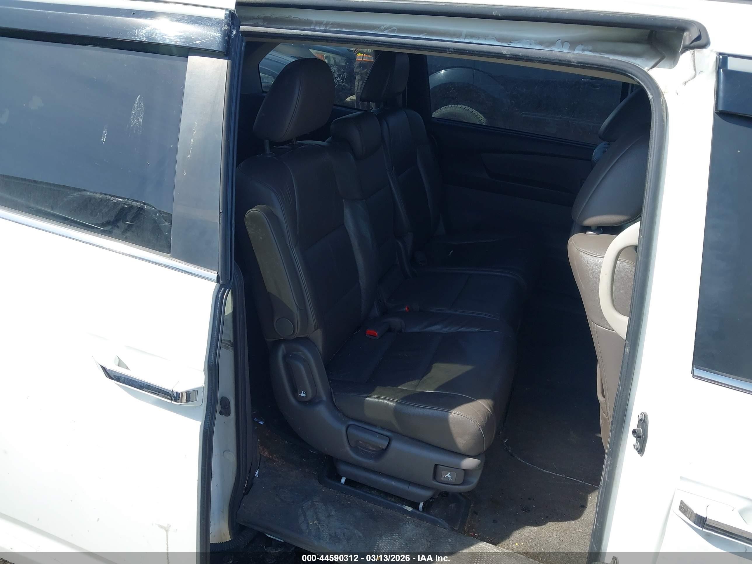 2011 Honda Odyssey Ex-l White vin: 5FNRL5H65BB053026