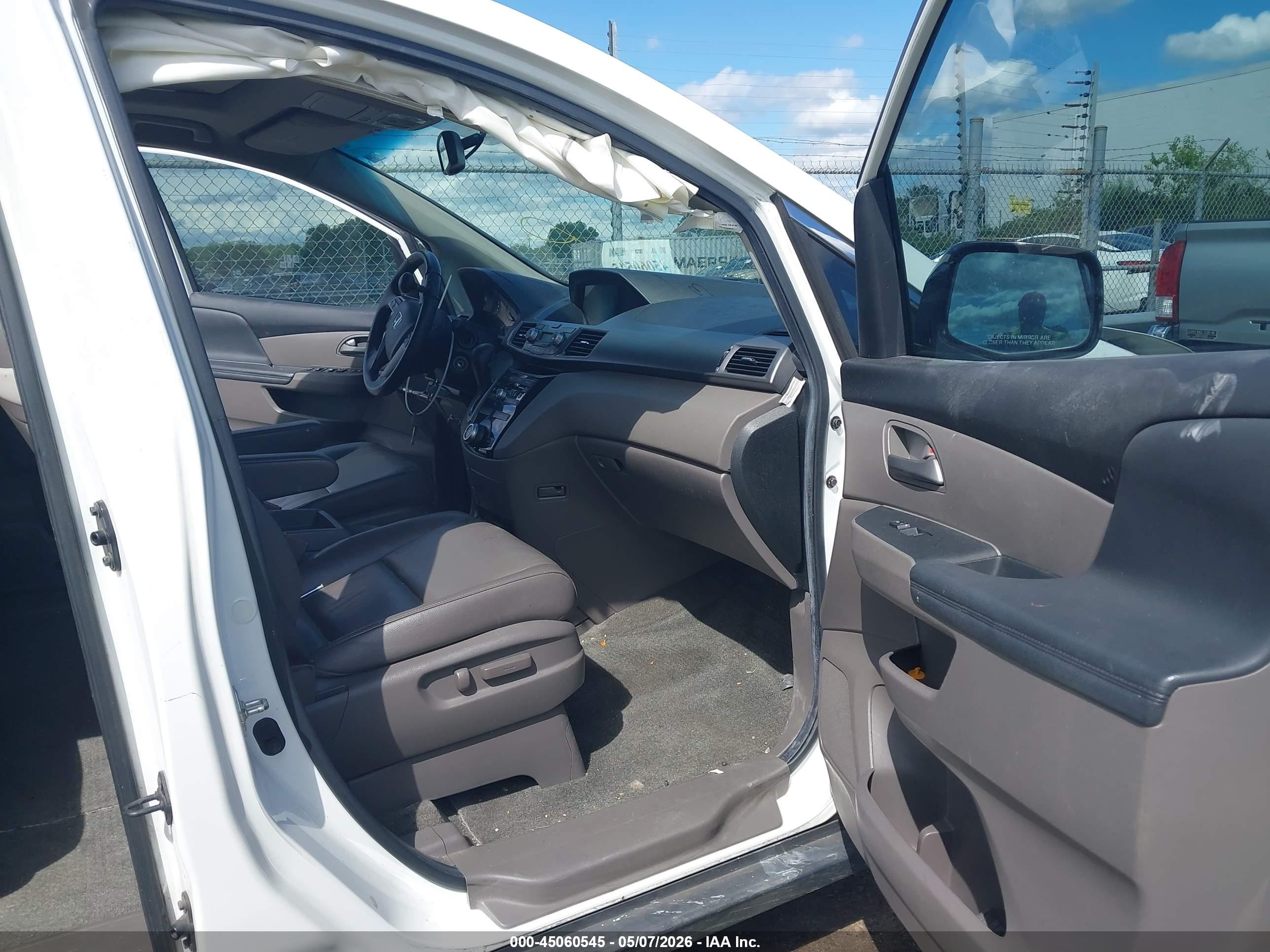 2011 Honda Odyssey Ex-l White vin: 5FNRL5H65BB083353