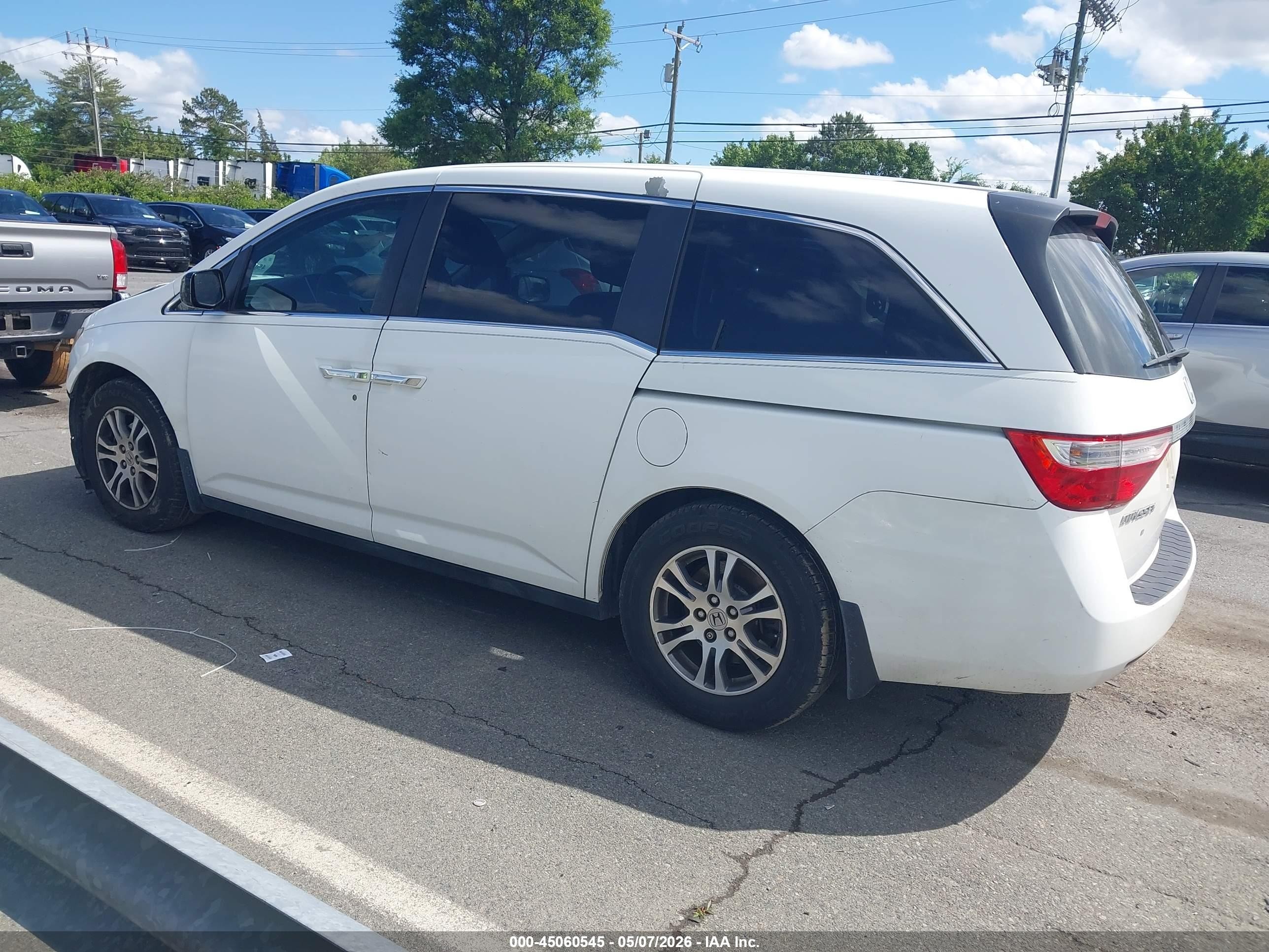 2011 Honda Odyssey Ex-l White vin: 5FNRL5H65BB083353