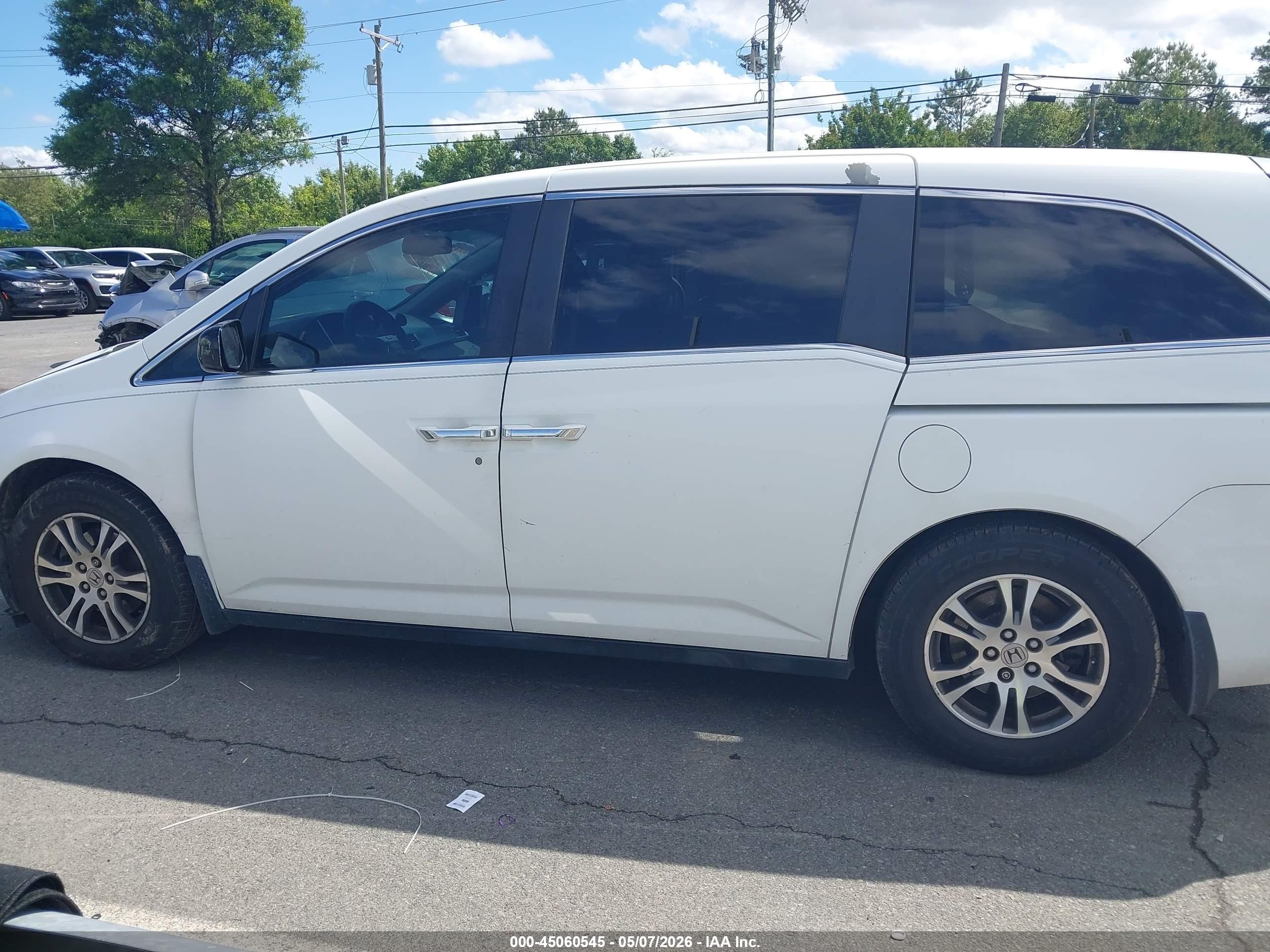 2011 Honda Odyssey Ex-l White vin: 5FNRL5H65BB083353