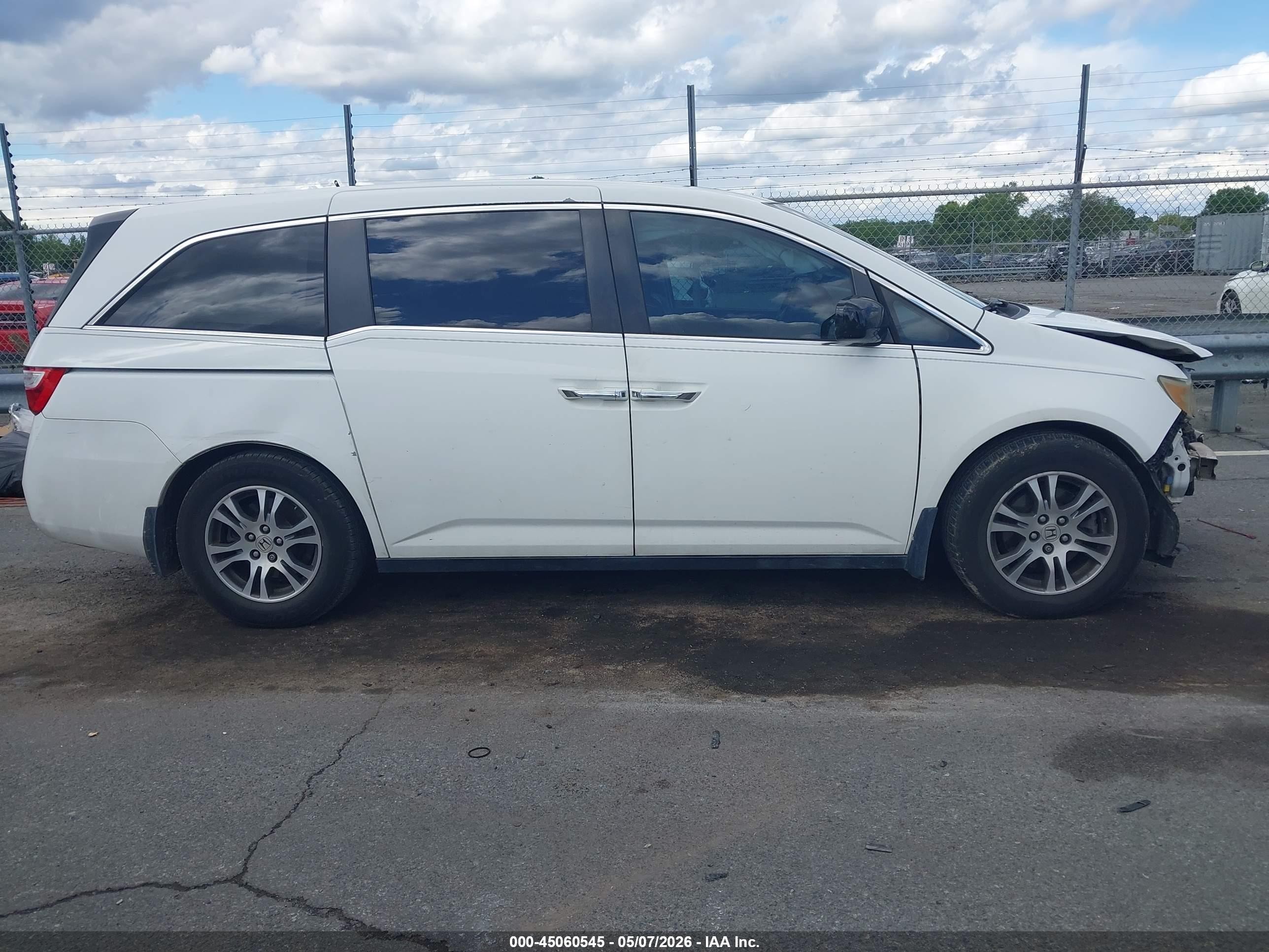 2011 Honda Odyssey Ex-l White vin: 5FNRL5H65BB083353