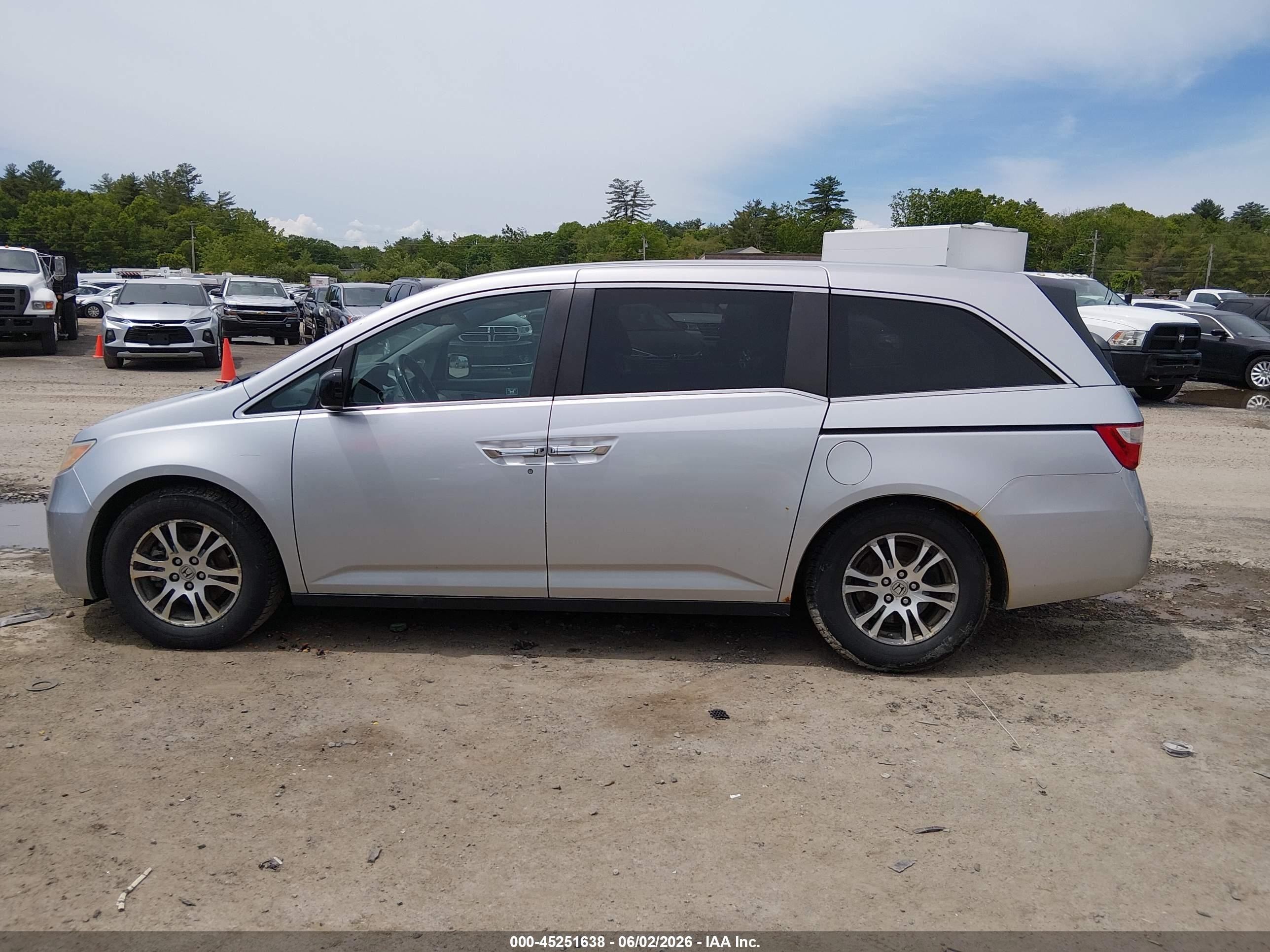 2011 Honda Odyssey Ex-l Silver vin: 5FNRL5H66BB026143