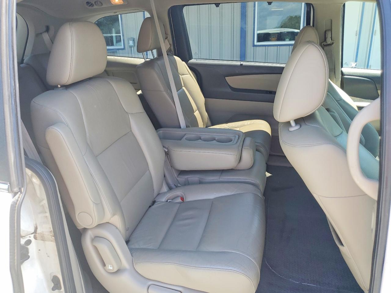 2011 Honda Odyssey Exl White vin: 5FNRL5H66BB048742