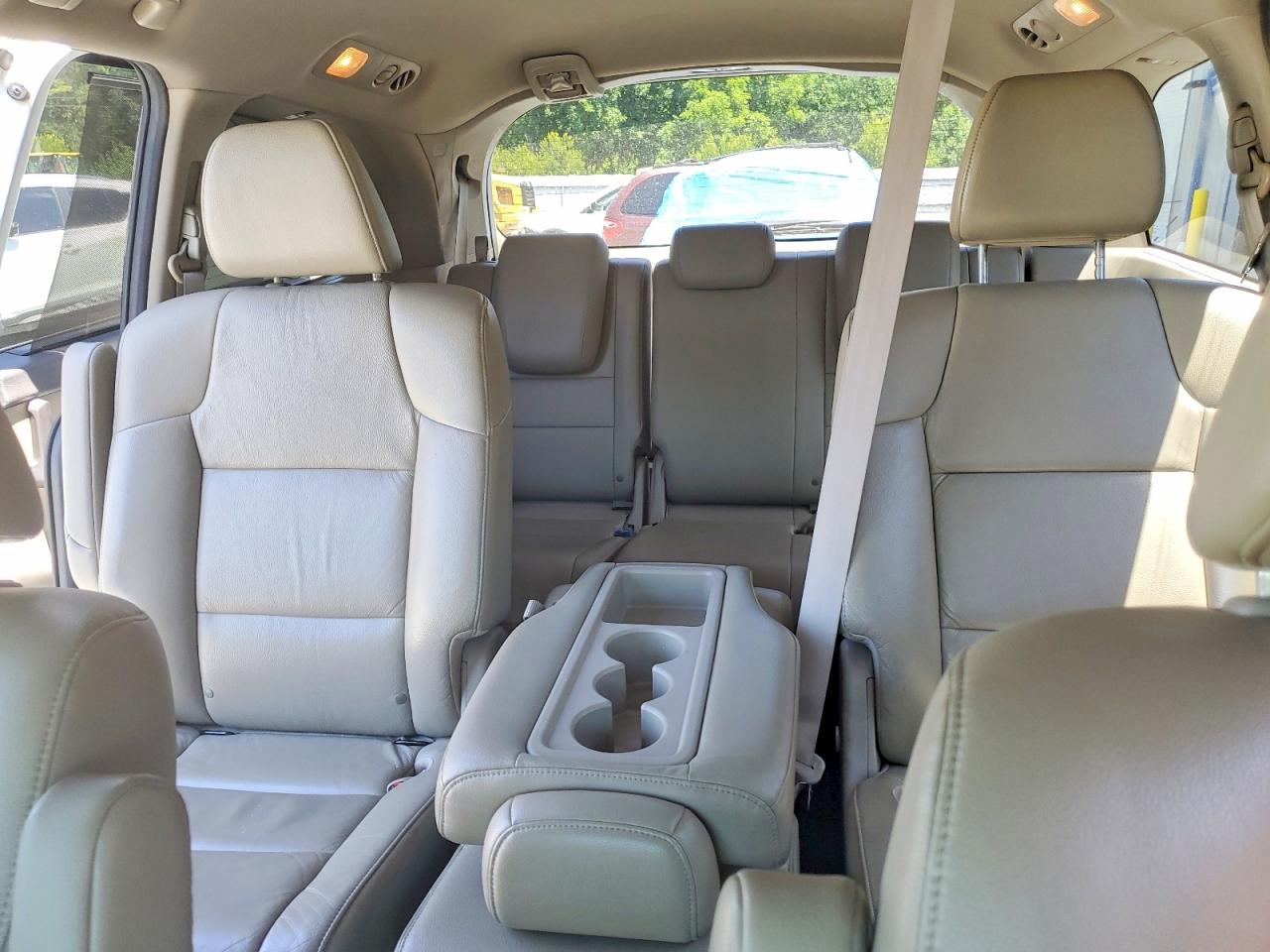 2011 Honda Odyssey Exl White vin: 5FNRL5H66BB048742