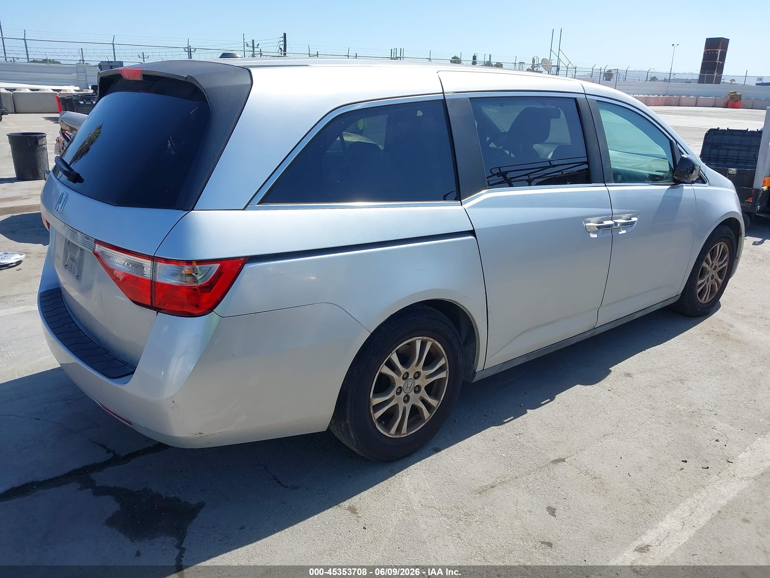 2011 Honda Odyssey Ex-l Серебряный vin: 5FNRL5H66BB052161