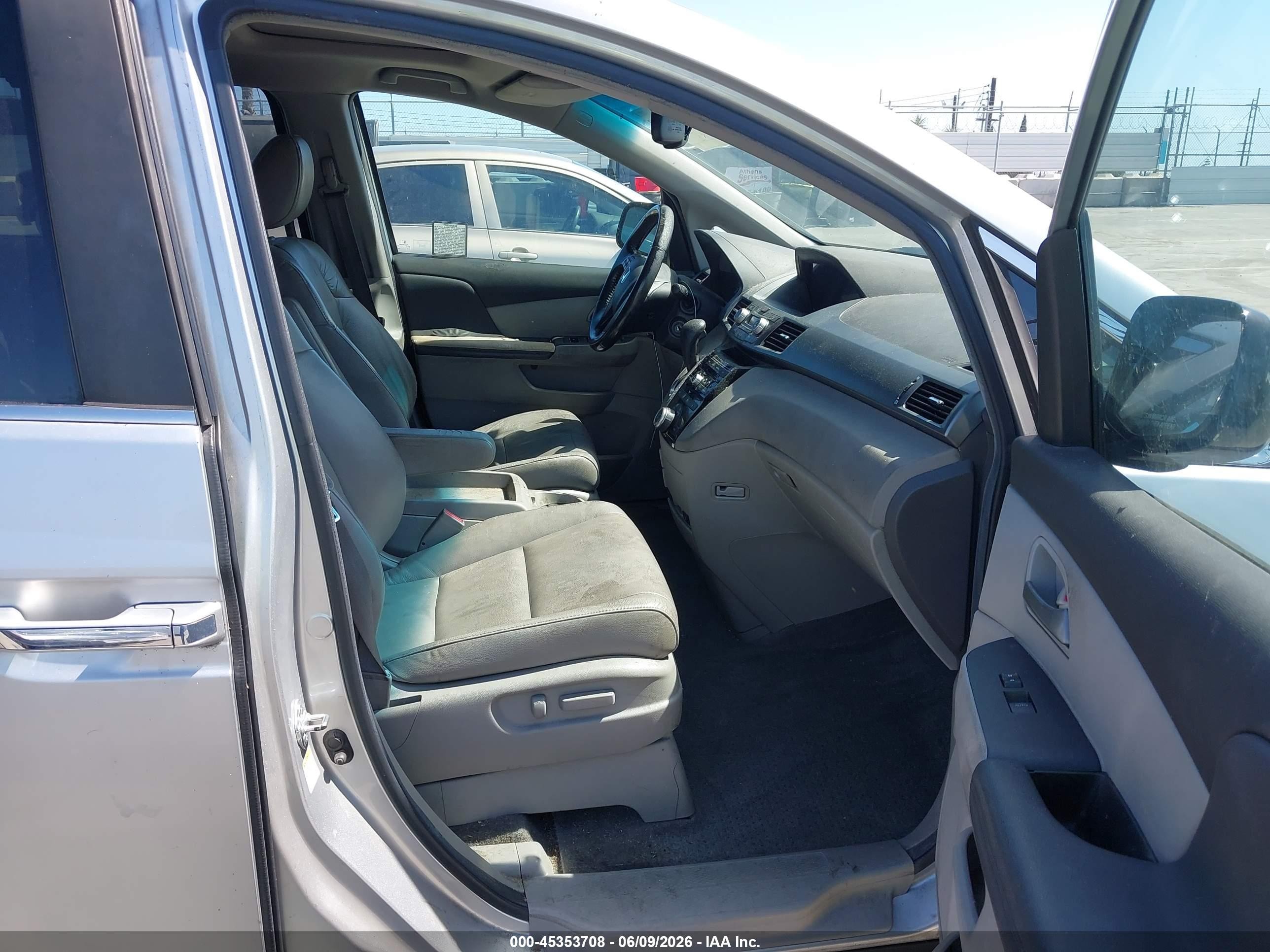 2011 Honda Odyssey Ex-l Серебряный vin: 5FNRL5H66BB052161