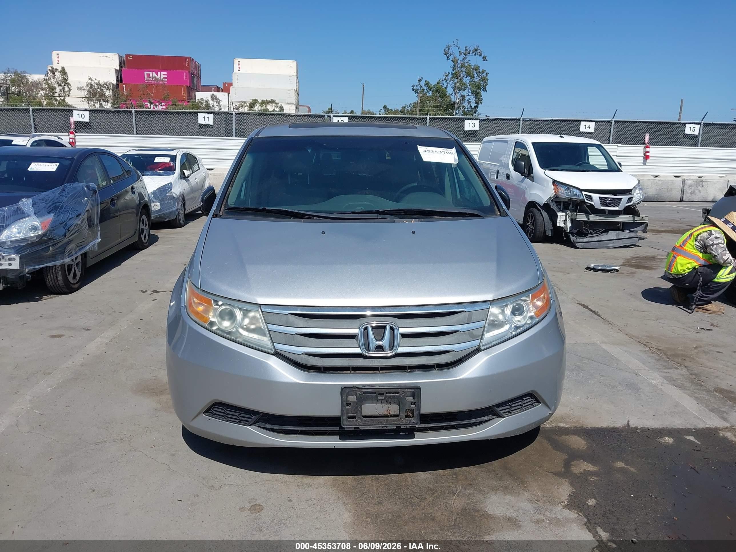 2011 Honda Odyssey Ex-l Серебряный vin: 5FNRL5H66BB052161