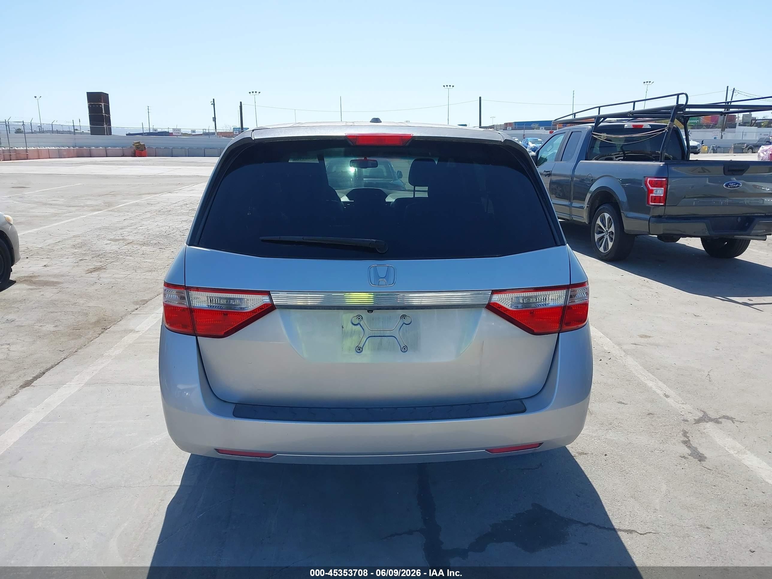 2011 Honda Odyssey Ex-l Серебряный vin: 5FNRL5H66BB052161