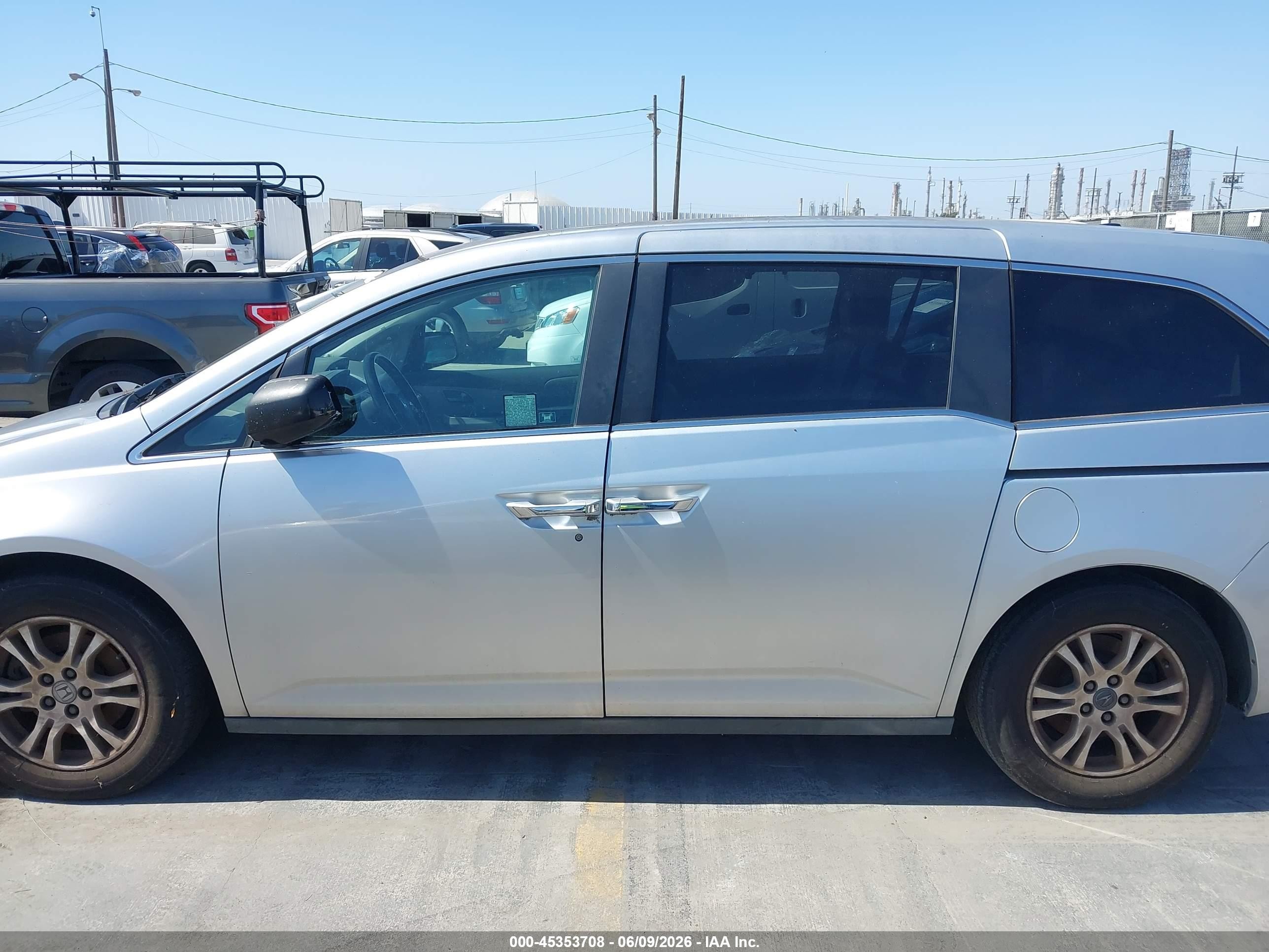 2011 Honda Odyssey Ex-l Серебряный vin: 5FNRL5H66BB052161