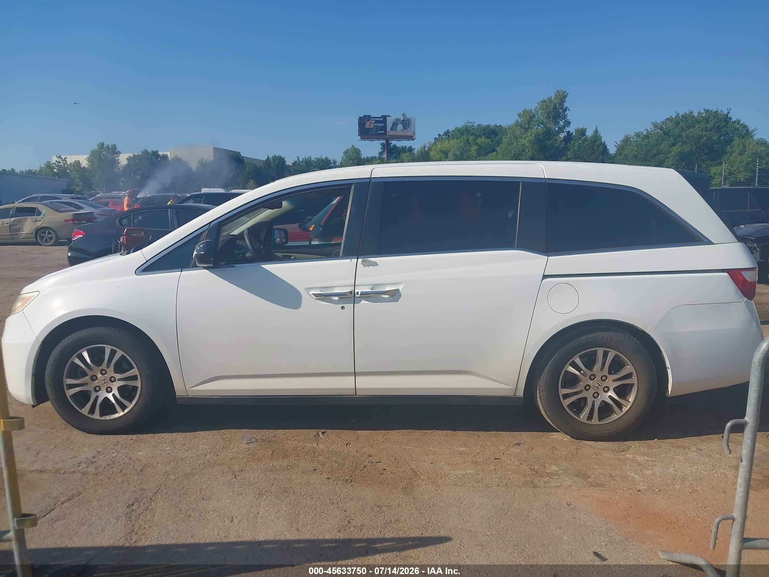 2011 Honda Odyssey Ex-l White vin: 5FNRL5H66BB062138