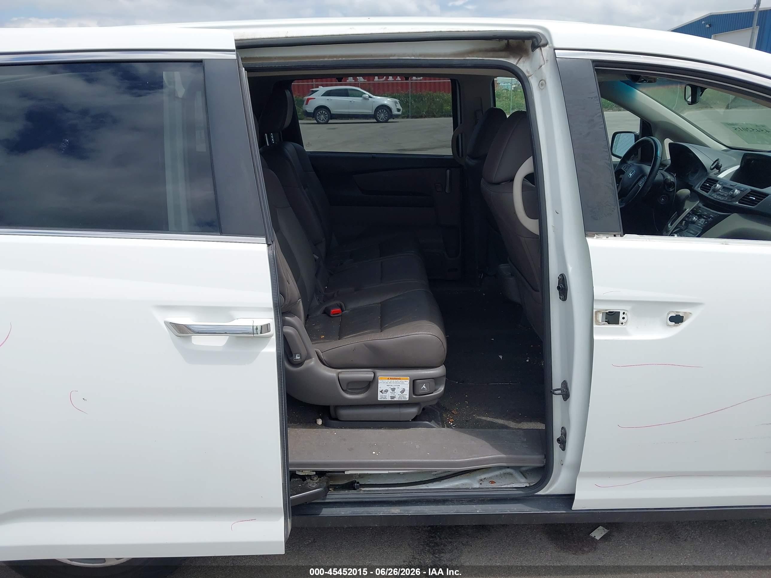 2012 Honda Odyssey Ex-l White vin: 5FNRL5H66CB030307