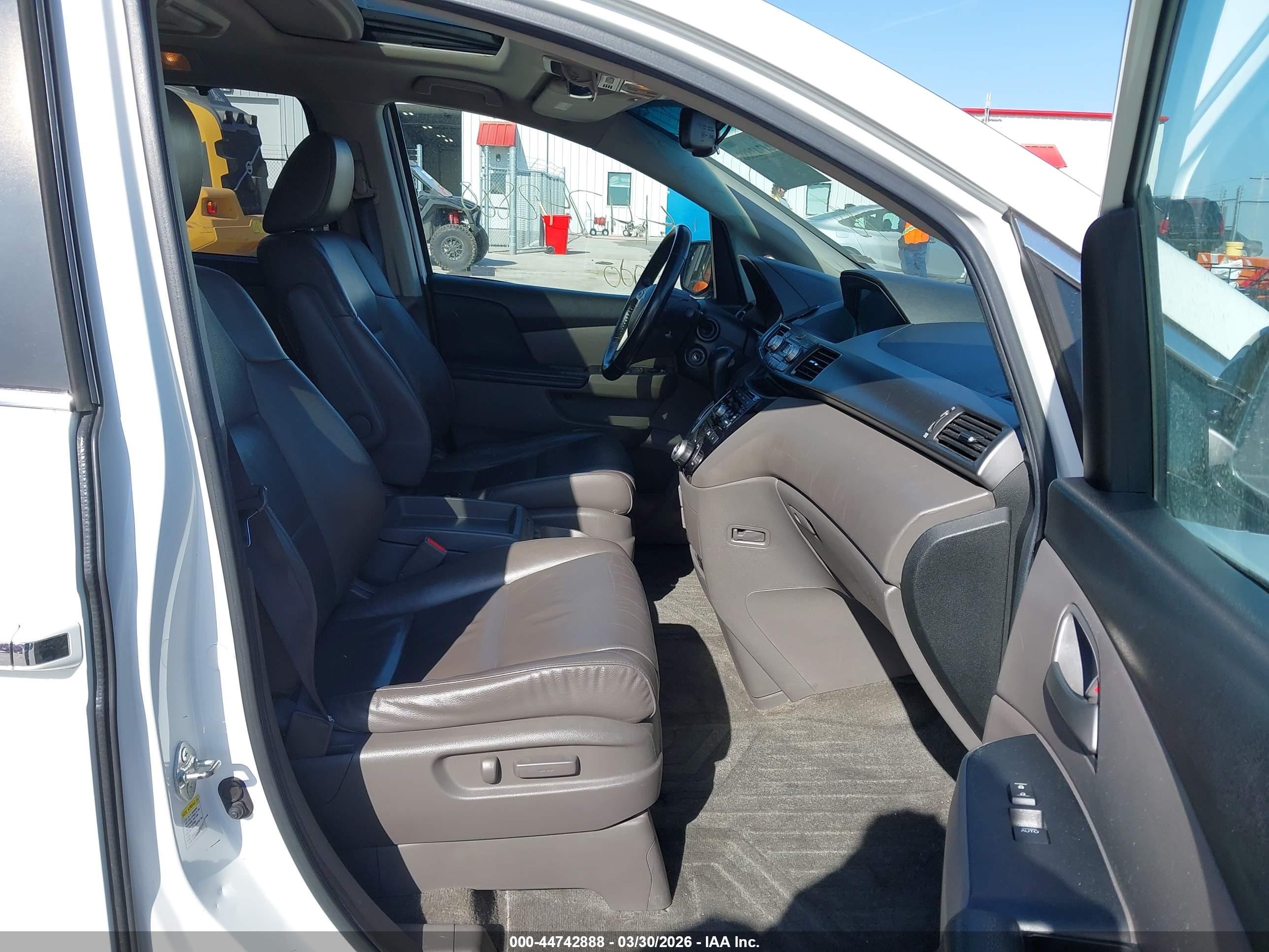2012 Honda Odyssey Ex-l White vin: 5FNRL5H66CB122078