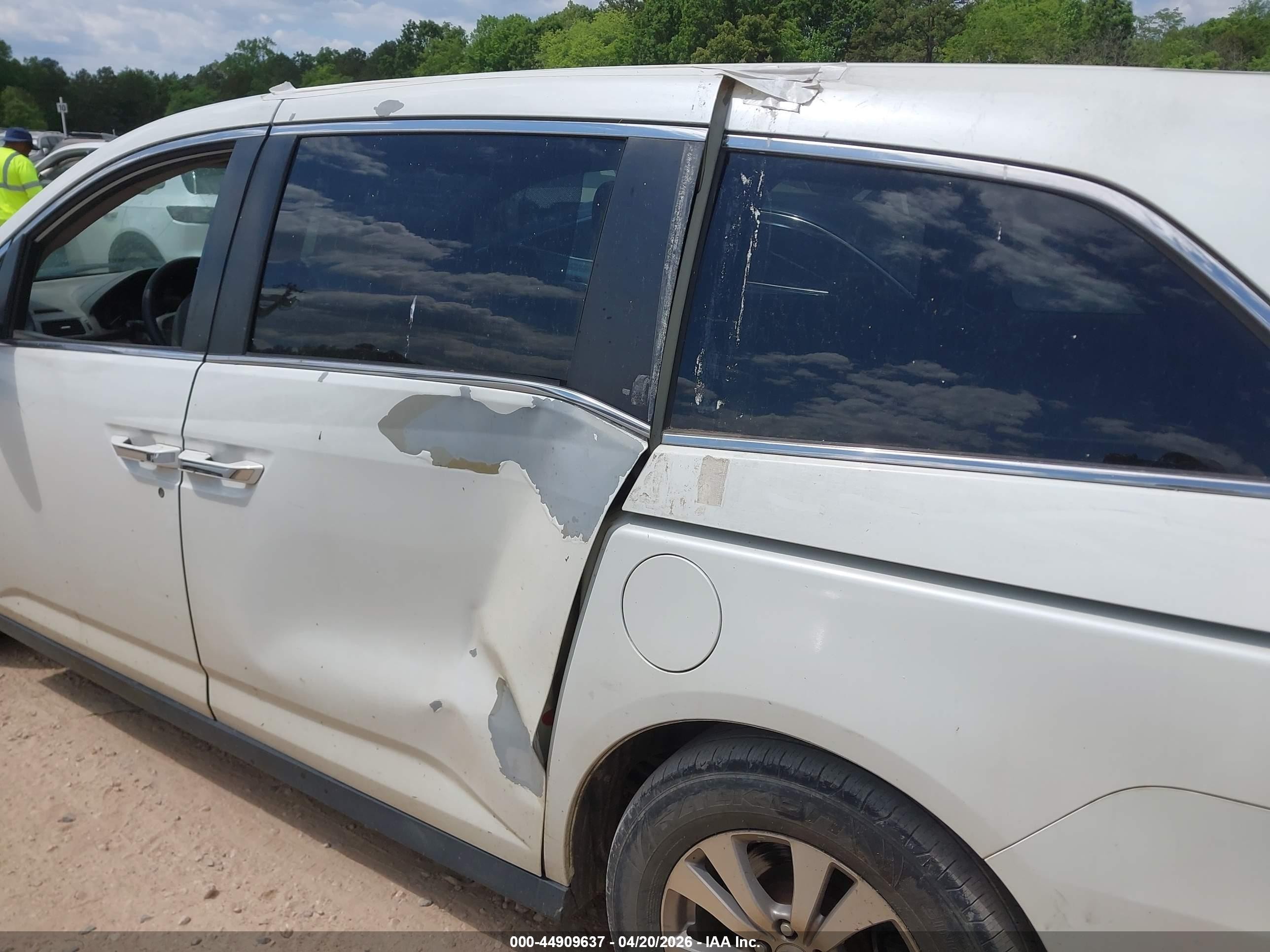2014 Honda Odyssey Ex-l White vin: 5FNRL5H66EB041715