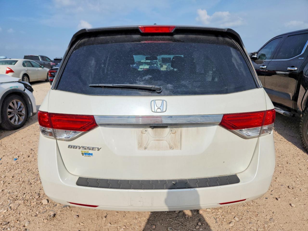 2015 Honda Odyssey Exl White vin: 5FNRL5H66FB102403