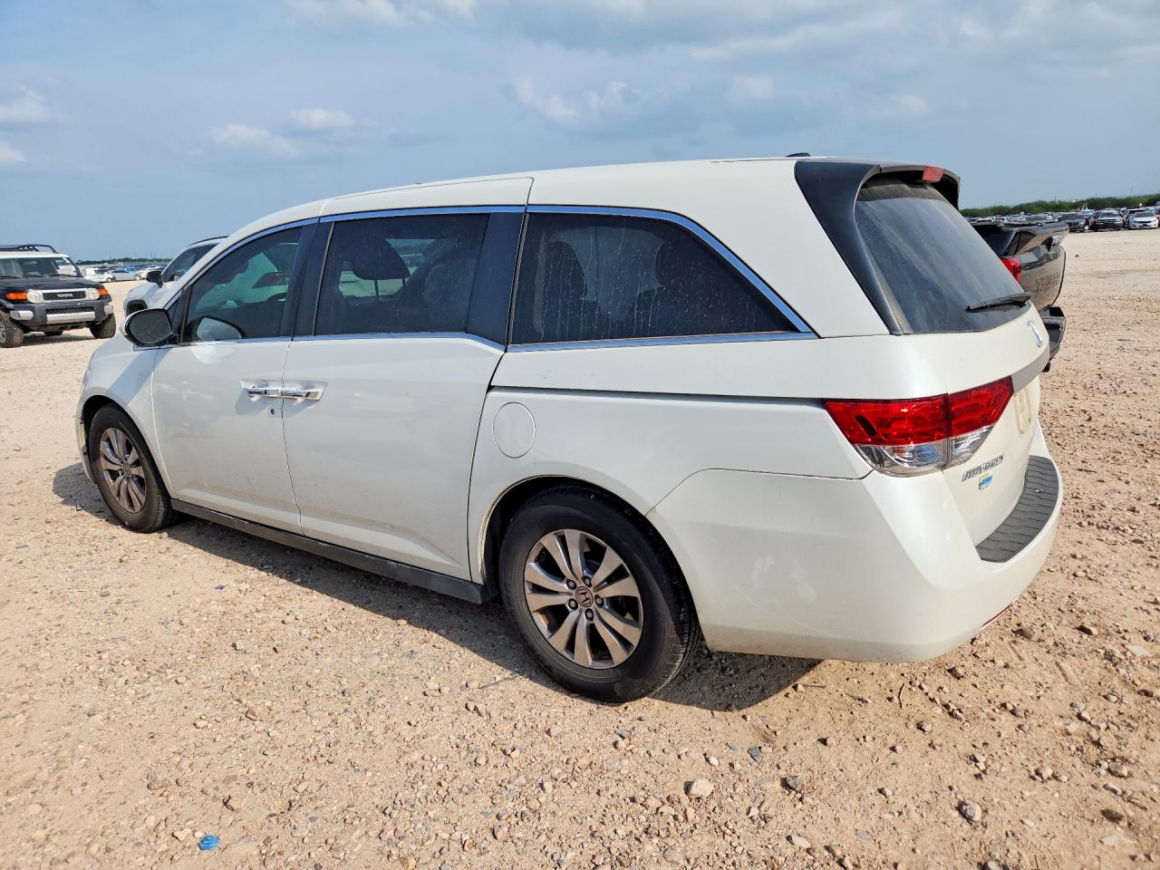2015 Honda Odyssey Exl White vin: 5FNRL5H66FB102403