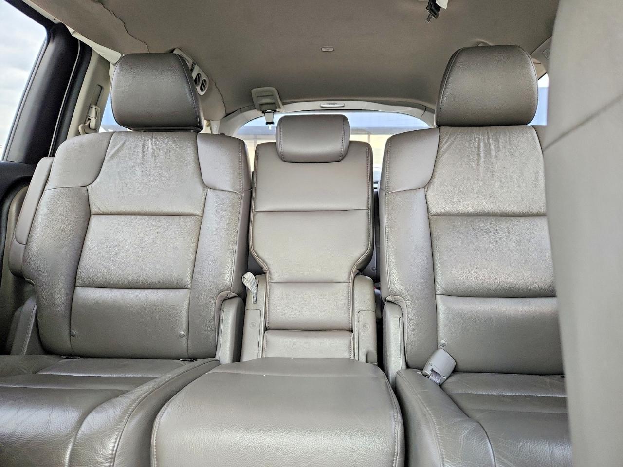 2011 Honda Odyssey Exl White vin: 5FNRL5H67BB019007
