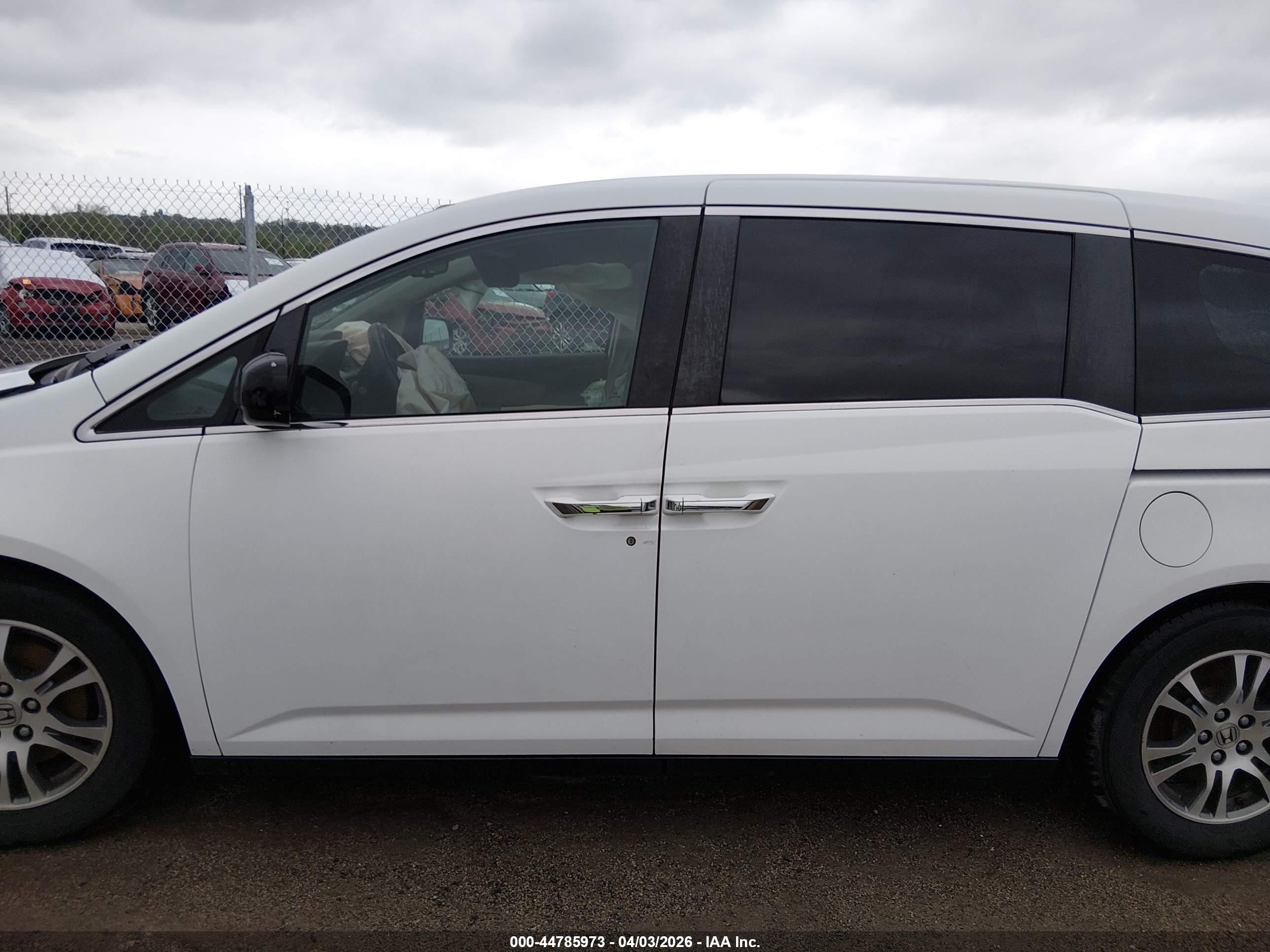 2012 Honda Odyssey Ex-l White vin: 5FNRL5H67CB120162
