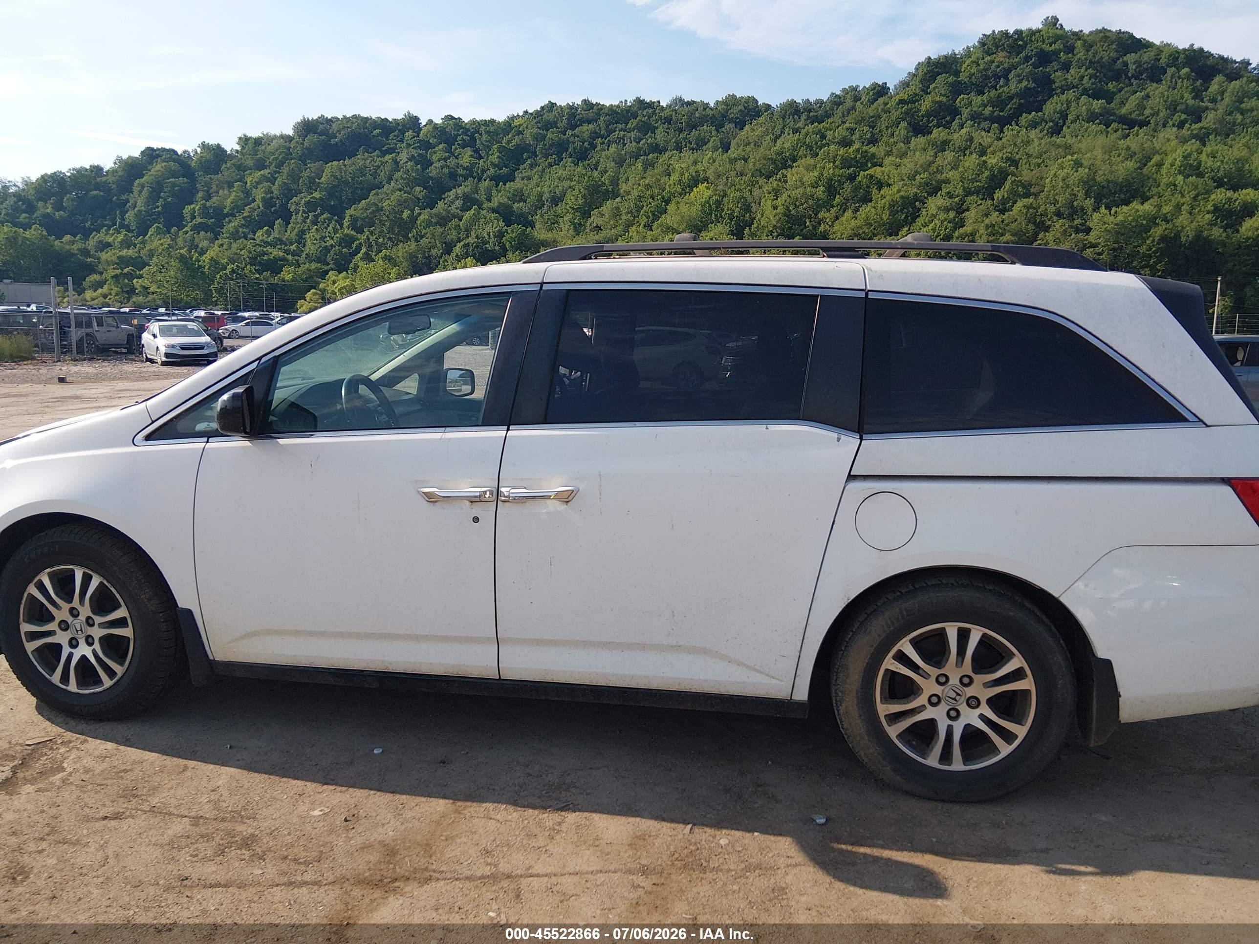 2013 Honda Odyssey Ex-l White vin: 5FNRL5H67DB020547