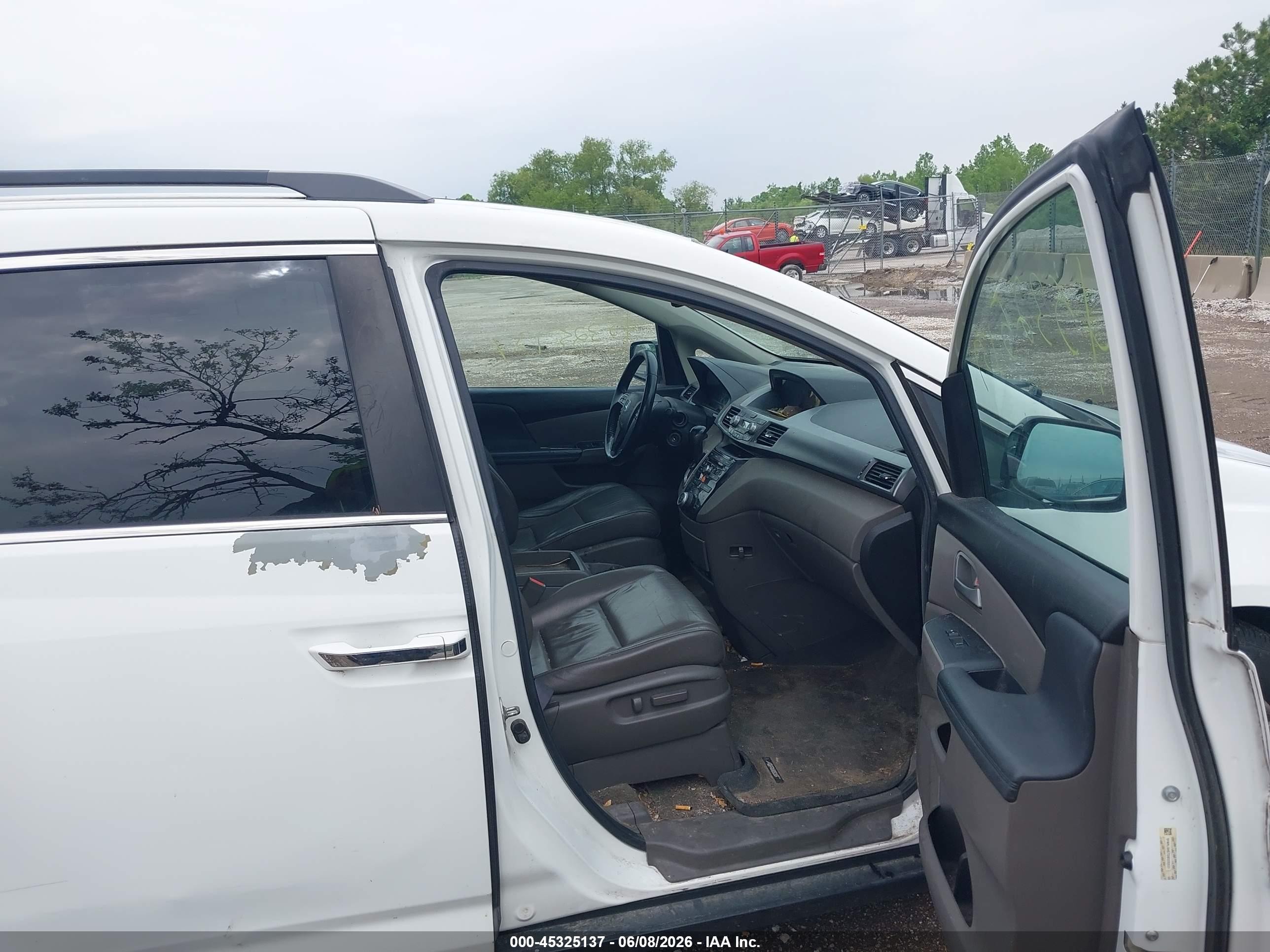 2013 Honda Odyssey Ex-l White vin: 5FNRL5H67DB025537