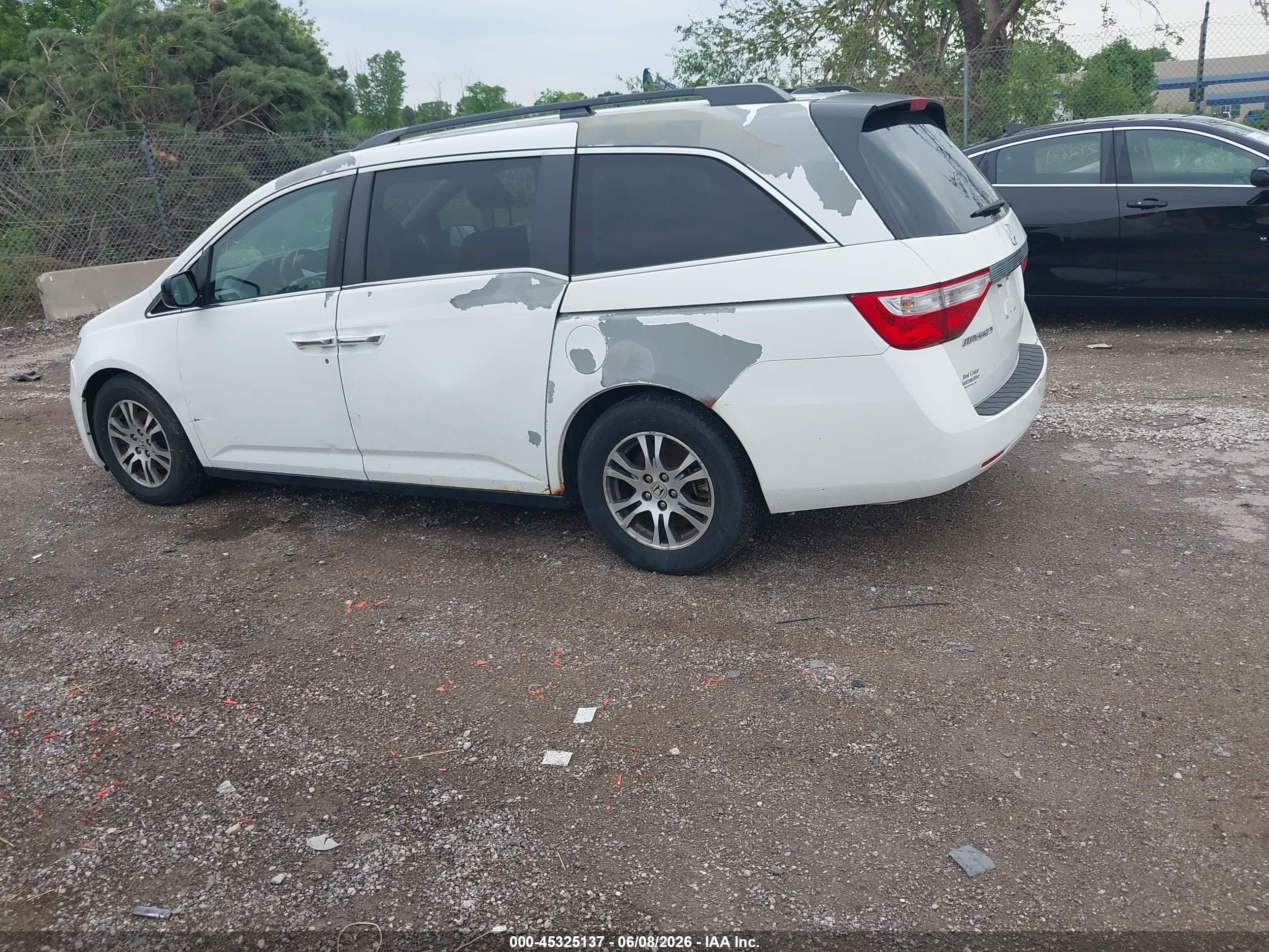 2013 Honda Odyssey Ex-l White vin: 5FNRL5H67DB025537