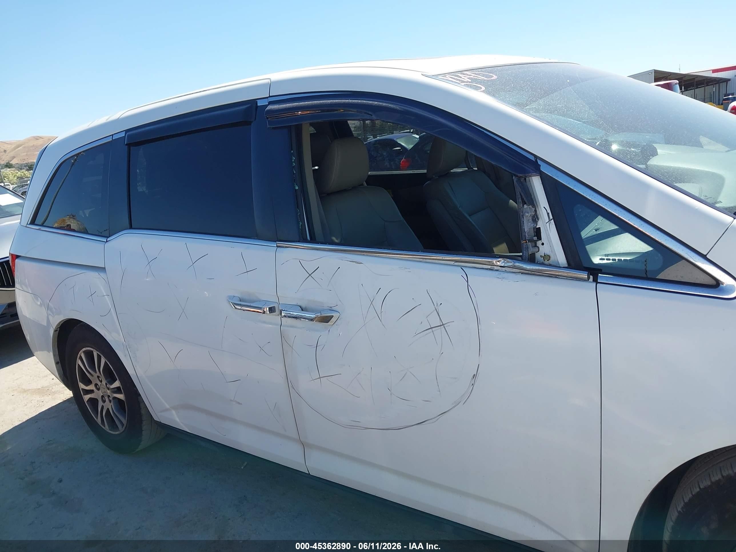 2013 Honda Odyssey Ex-l White vin: 5FNRL5H67DB081526