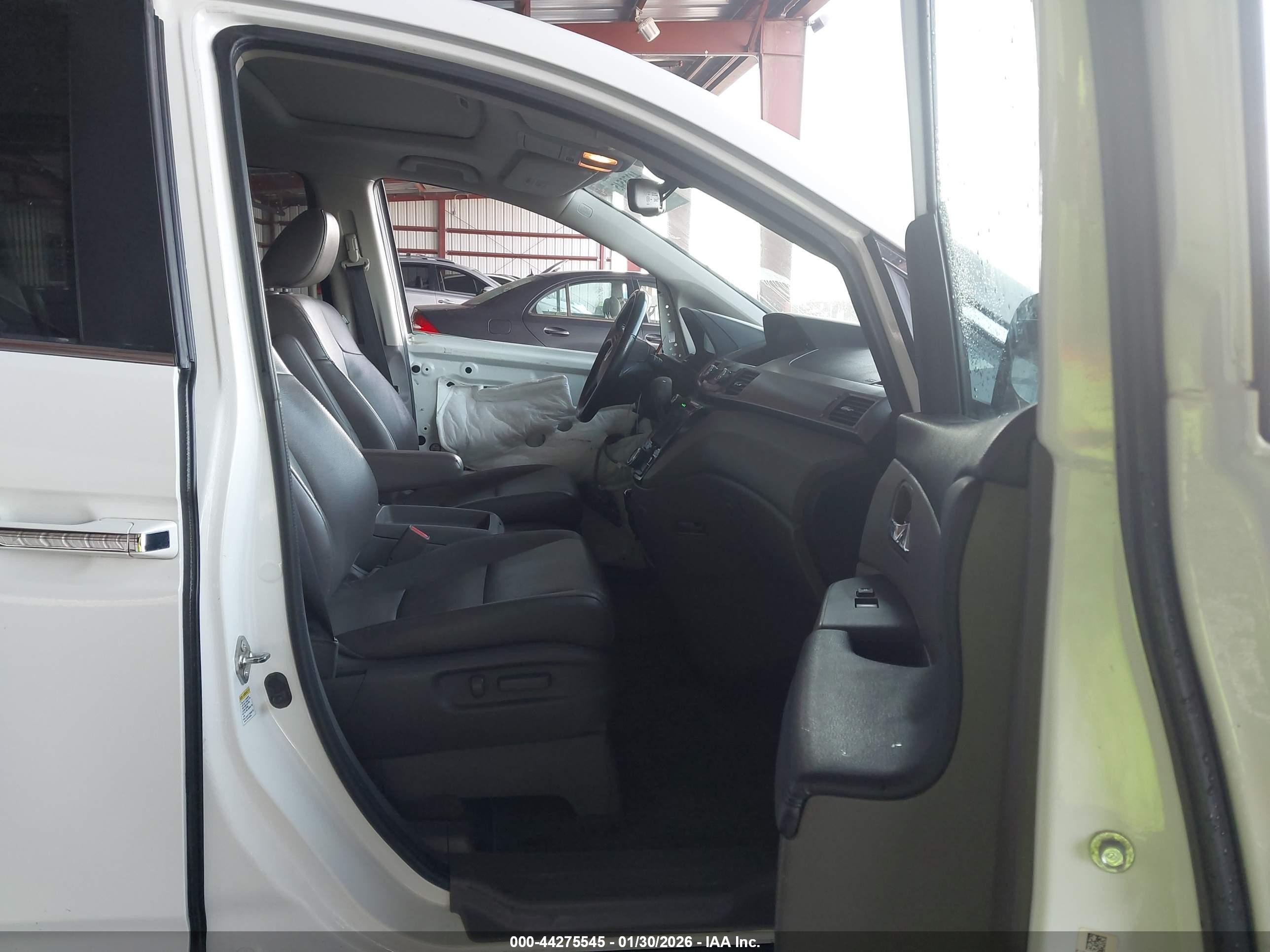 2014 Honda Odyssey Ex-l White vin: 5FNRL5H67EB121671