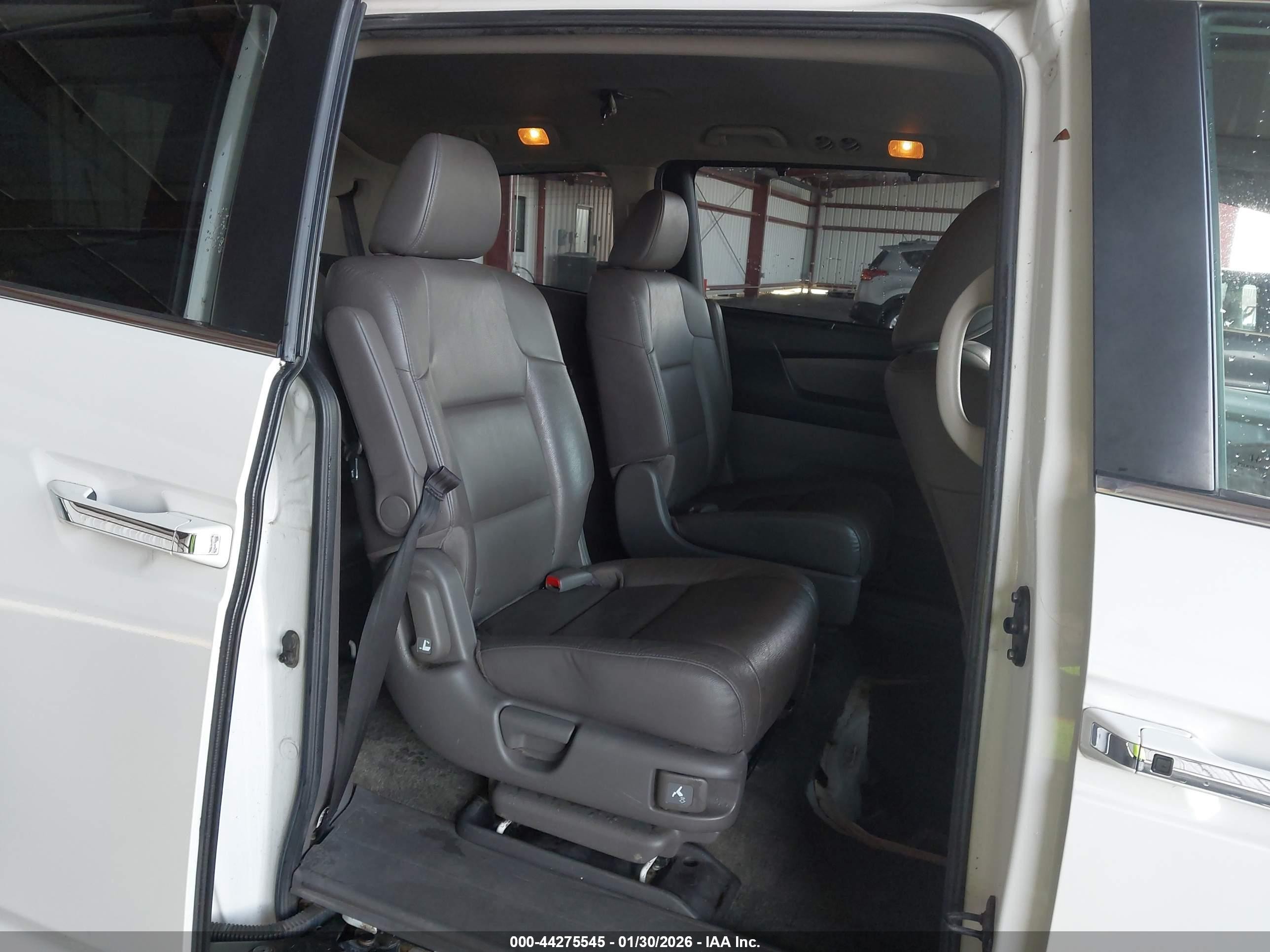 2014 Honda Odyssey Ex-l White vin: 5FNRL5H67EB121671