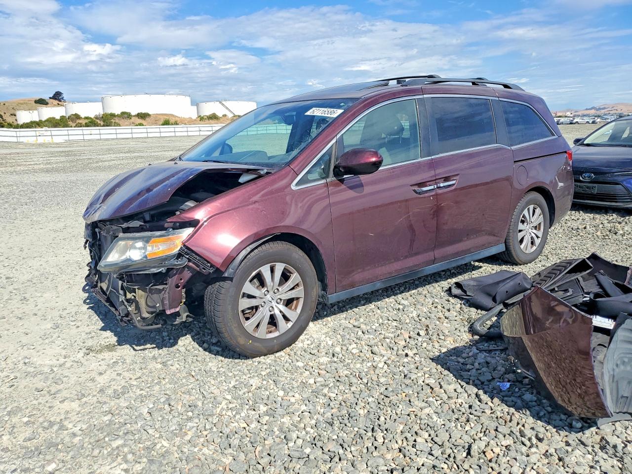 2015 Honda Odyssey Burgundy vin: 5FNRL5H67FB005761