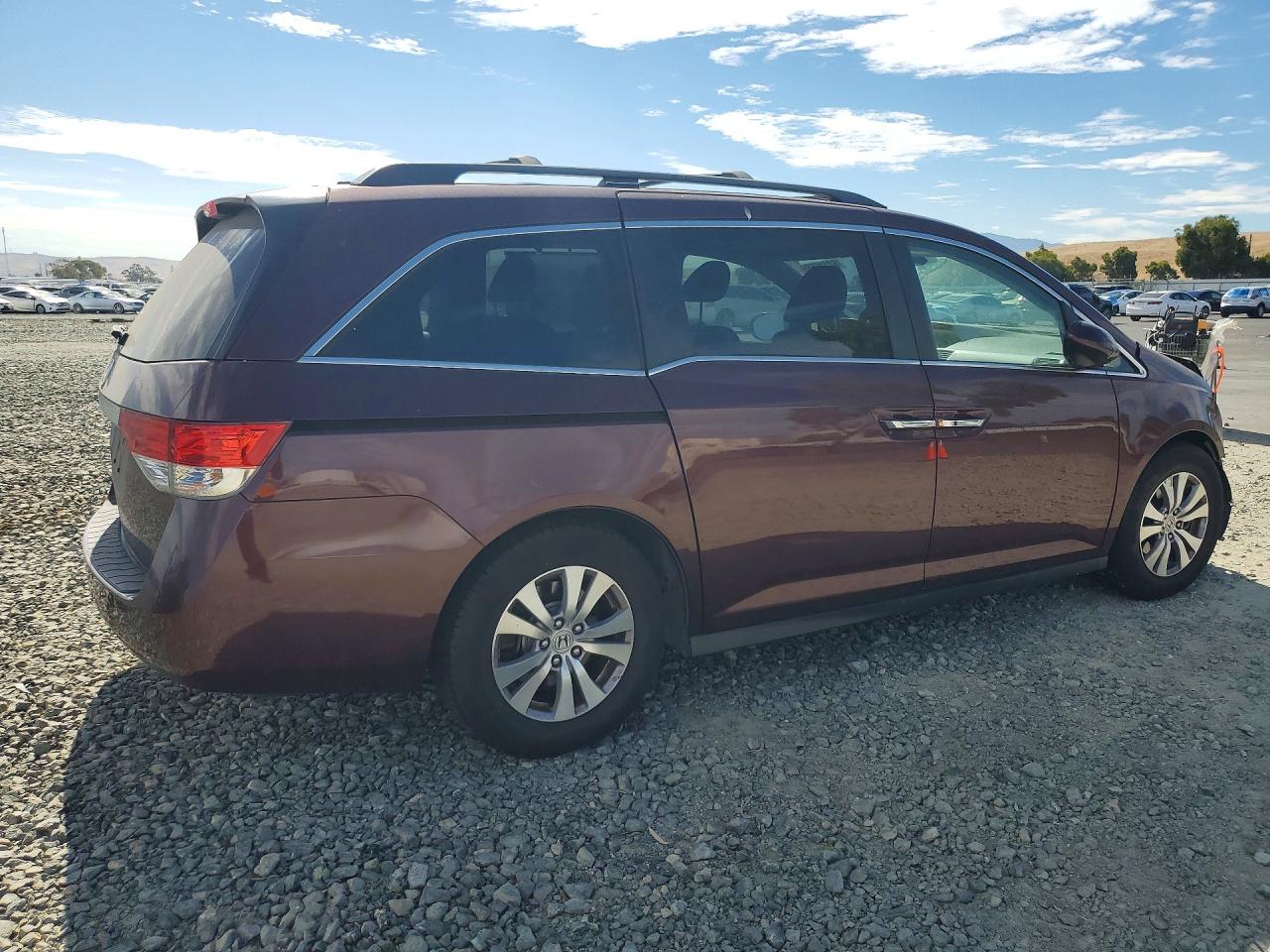 2015 Honda Odyssey Burgundy vin: 5FNRL5H67FB005761